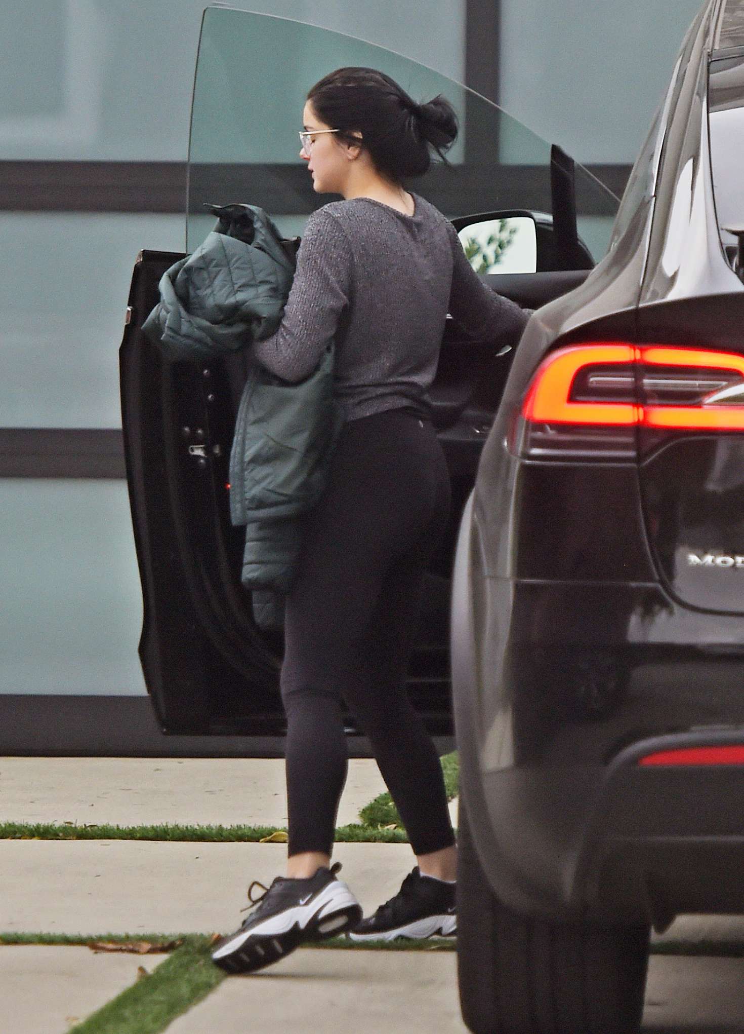 Ariel Winter â€“ Heads to the gym in Los Angeles