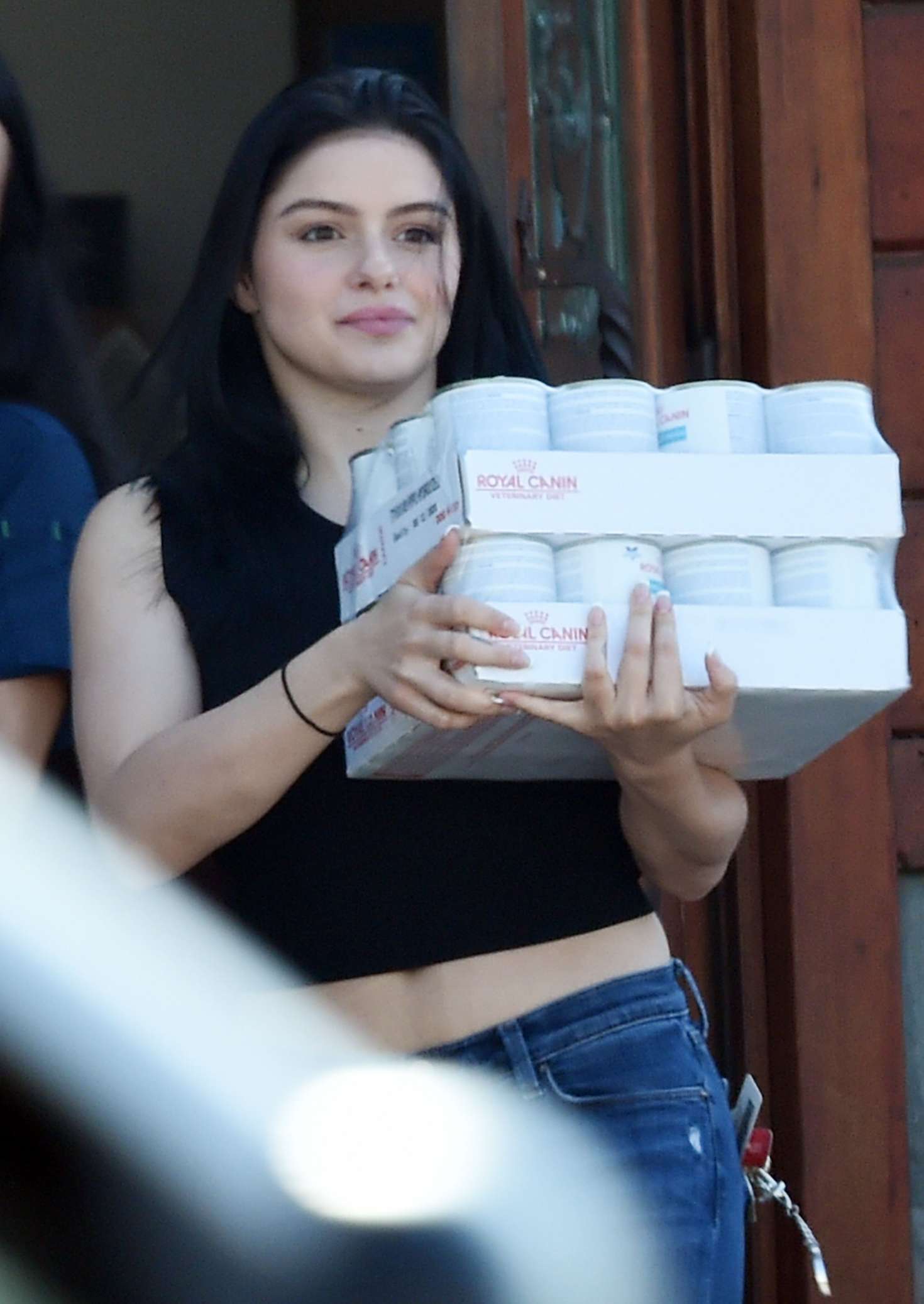 Ariel Winter in Ripped Jeans â€“ Leaving animal hospital in North Hollywood