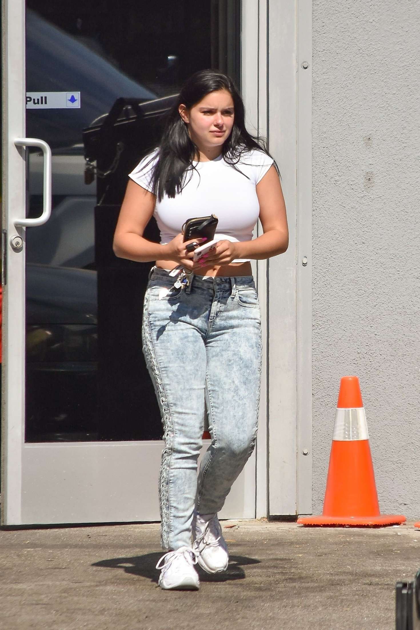 Ariel Winter in Tight Jeans â€“ Out in Studio City