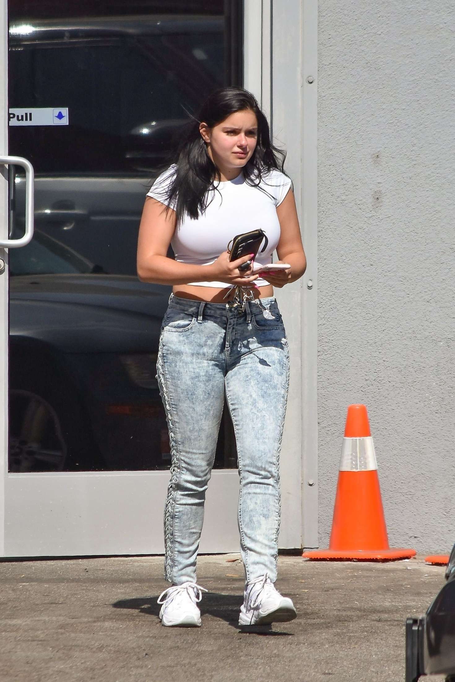 Ariel Winter in Tight Jeans â€“ Out in Studio City