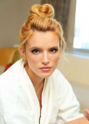 [Image: Bella-Thorne:-Getting-Ready-for-The-2015...00x420.jpg]