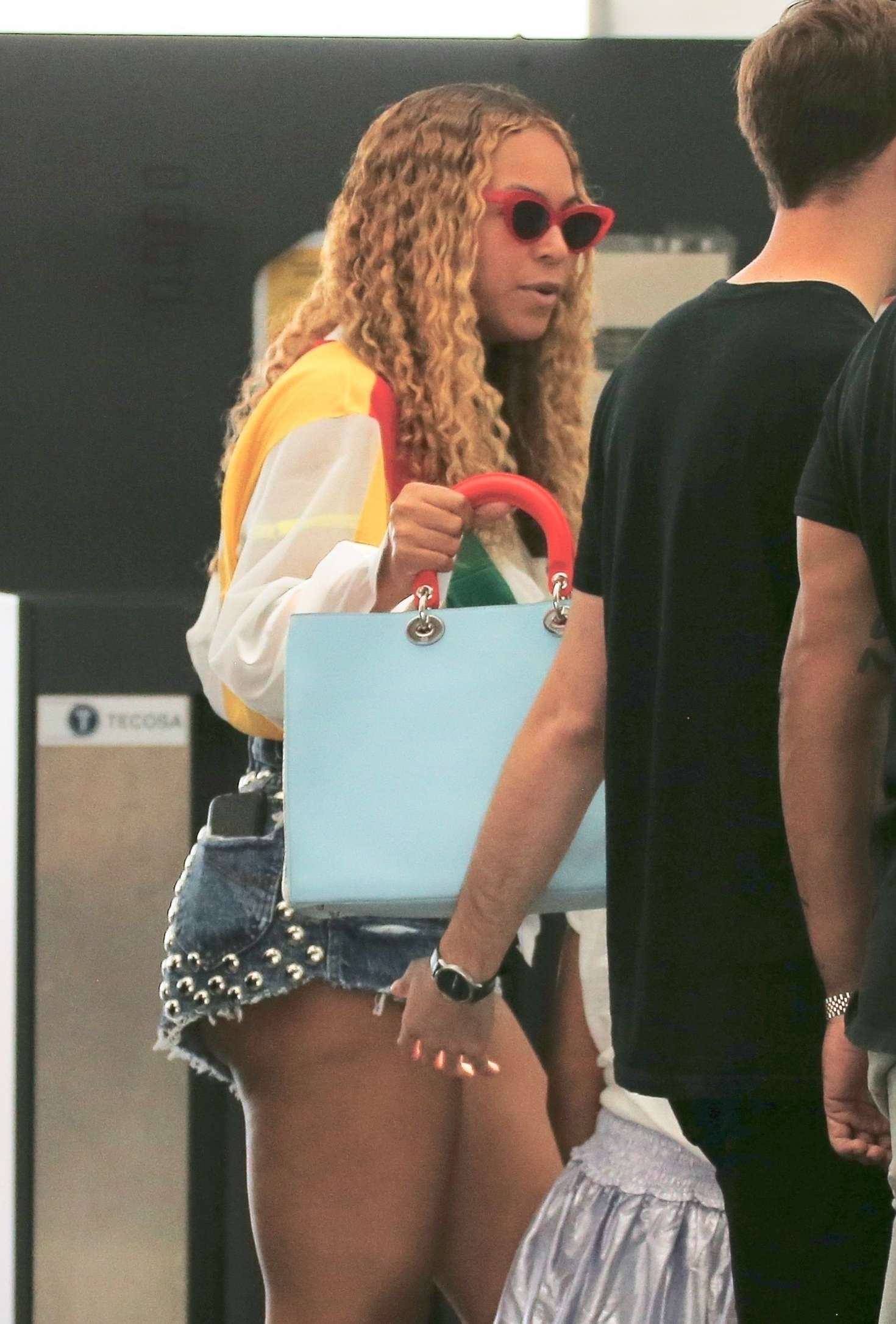 Beyonce in Jeans Shorts with Jay Z â€“ Arrived in Barcelona