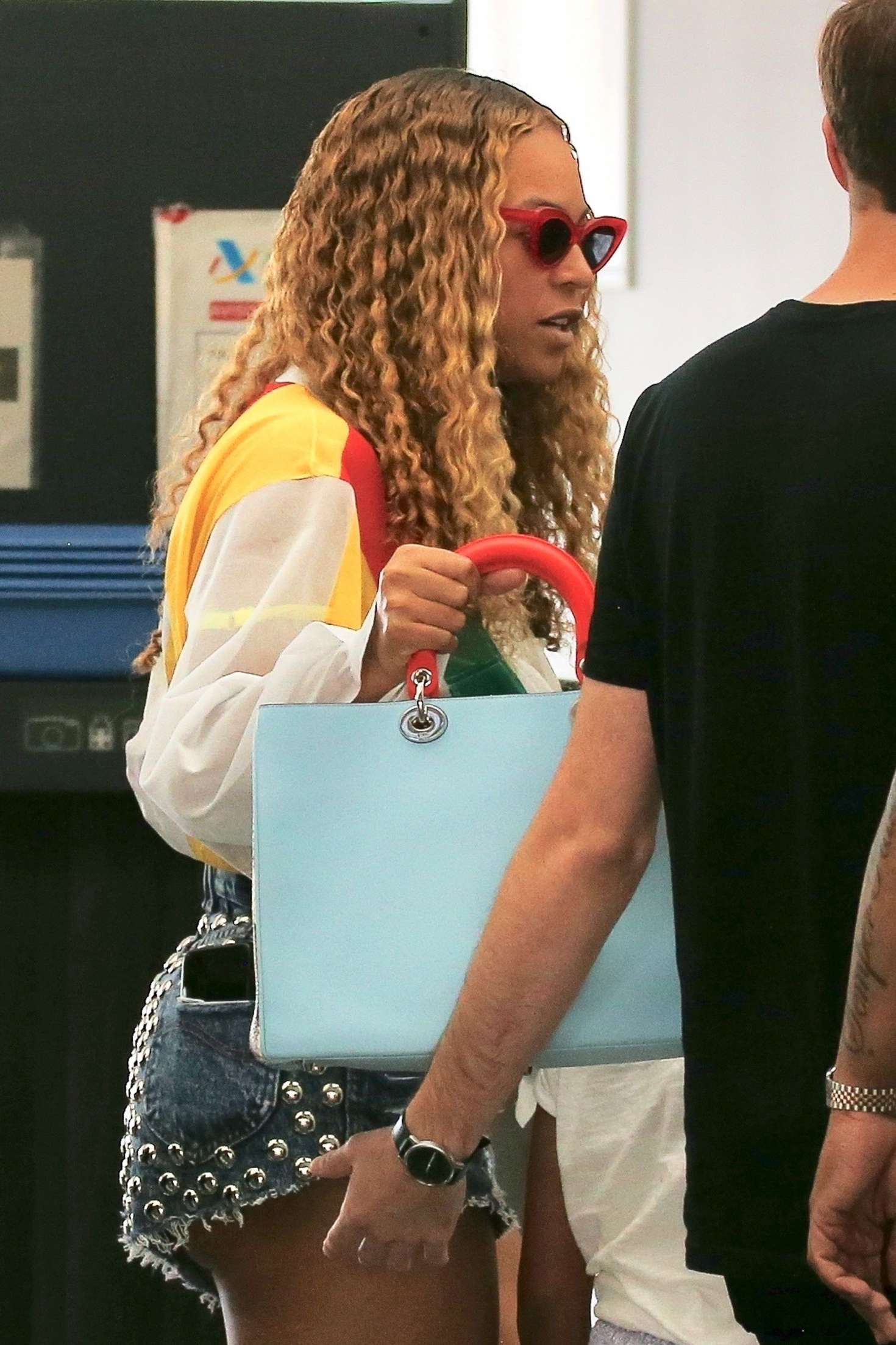 Beyonce in Jeans Shorts with Jay Z â€“ Arrived in Barcelona