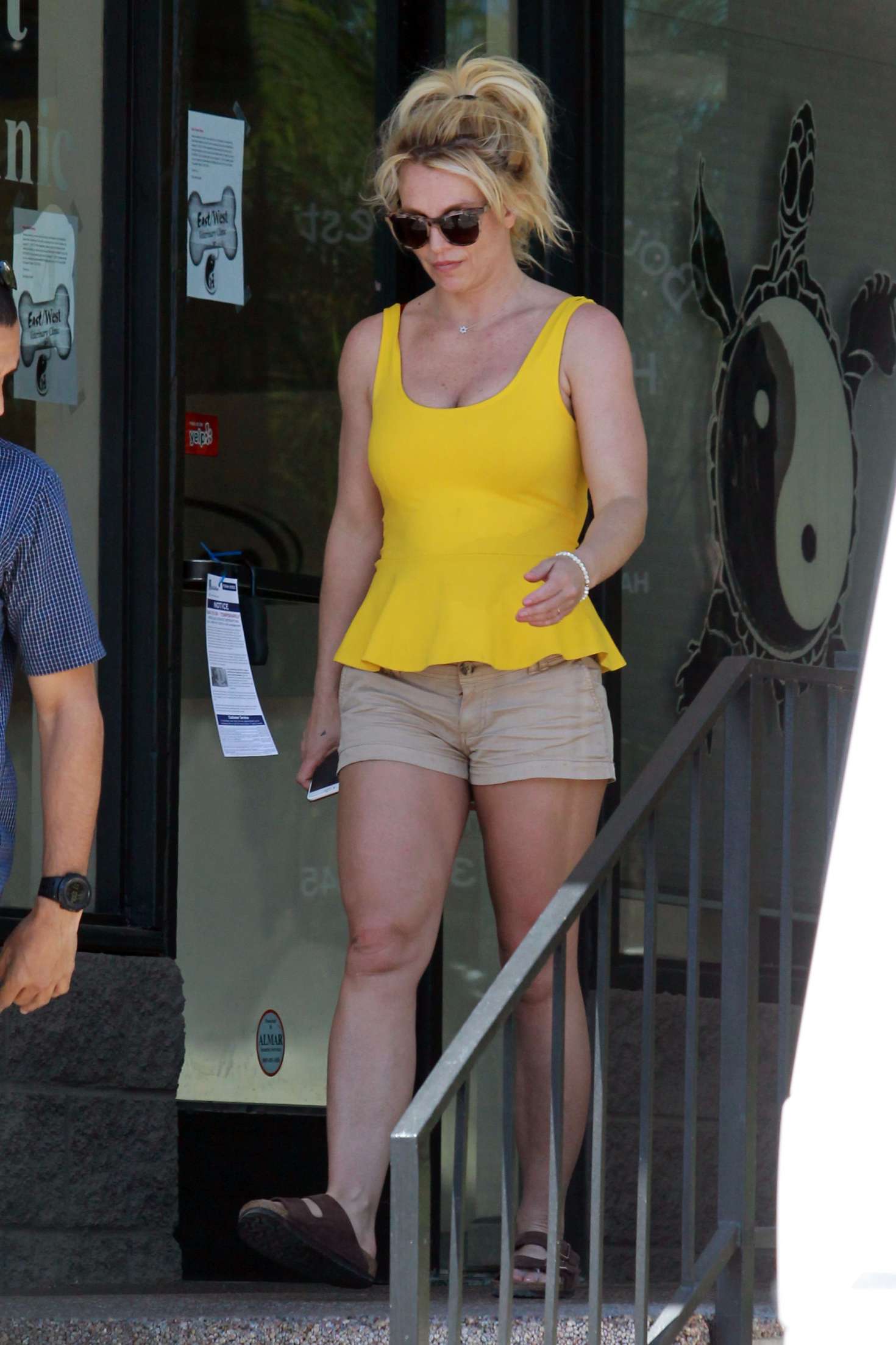 Britney Spears â€“ Heads to a Tanning Salon in LA