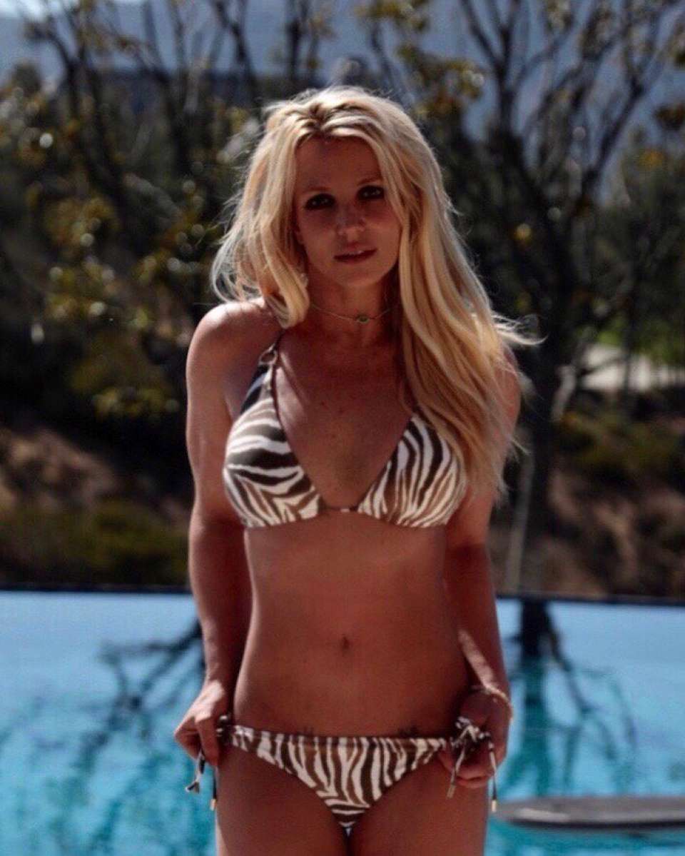 Britney Spears in Bikini â€“ Twiiter