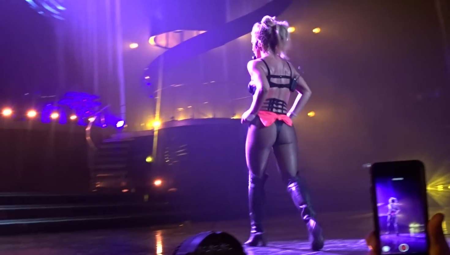 the hook up britney spears live