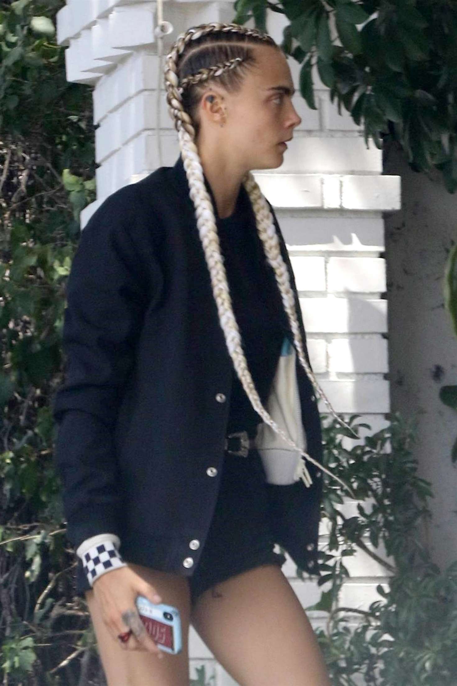 Cara Delevingne â€“ Heading to a meeting in Los Angeles