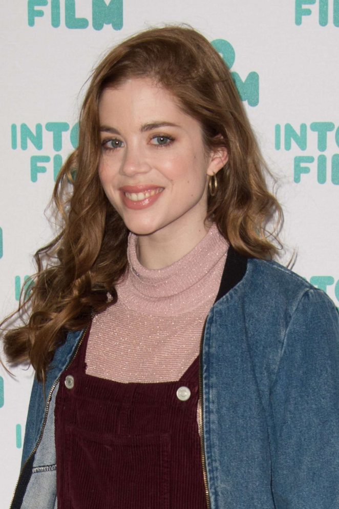 ¿Cuánto mide Charlotte Hope? - Real height Charlotte-Hope:-Into-Film-Awards-2017--01-662x993
