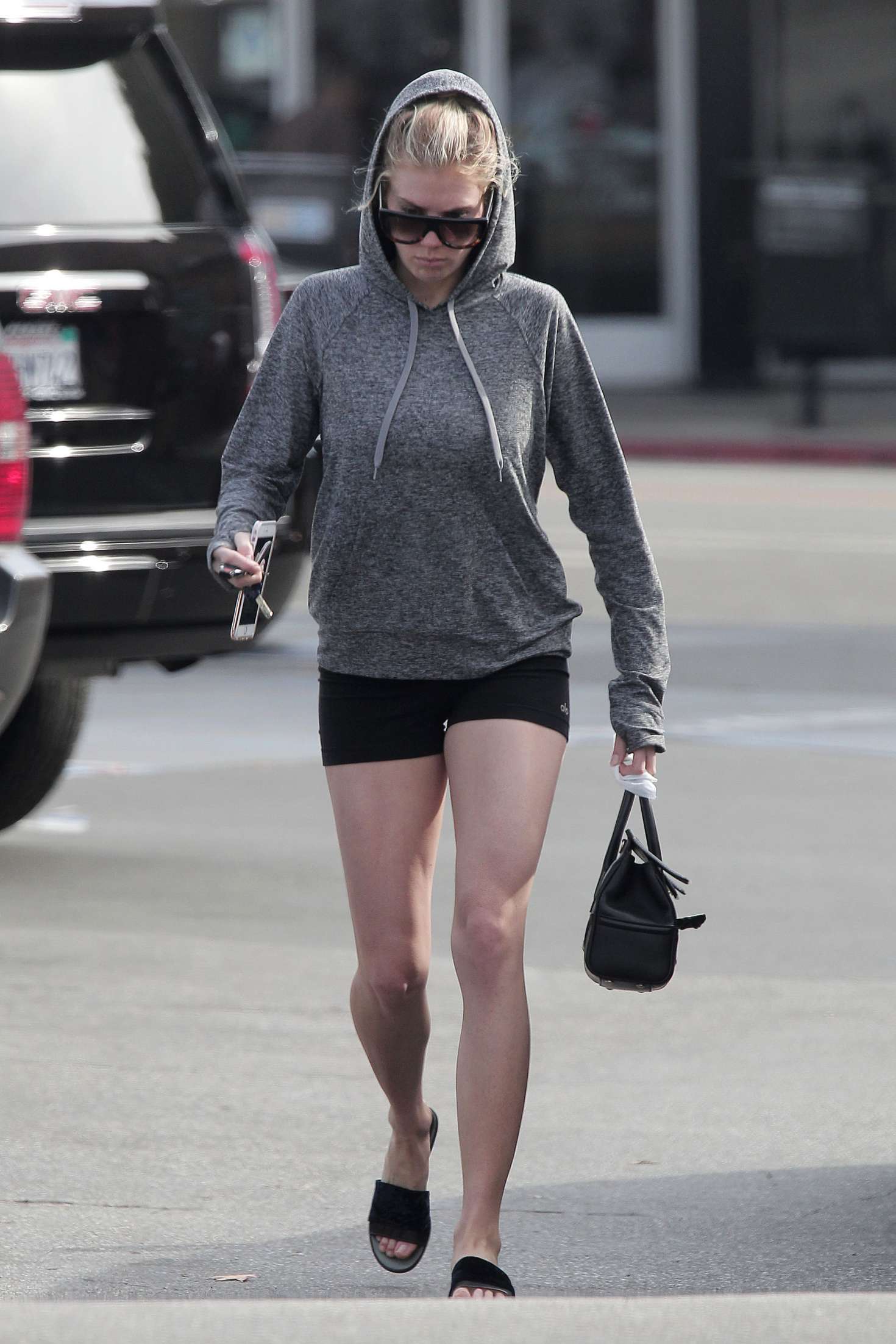 Charlotte McKinney in Tight Shorts in Brentwood1470 x 2205