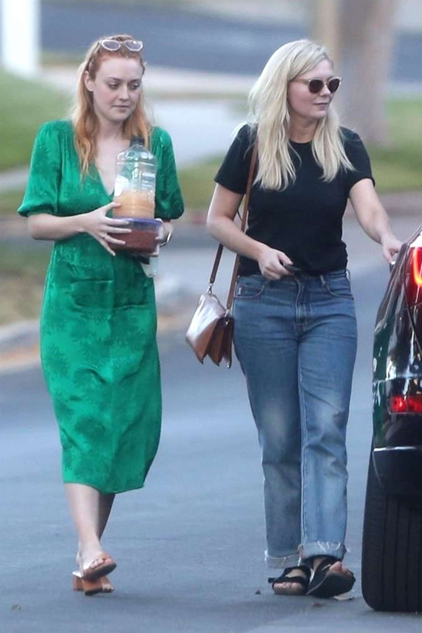 Dakota Fanning and Kirsten Dunst â€“ Heading to a party together in Los Angeles