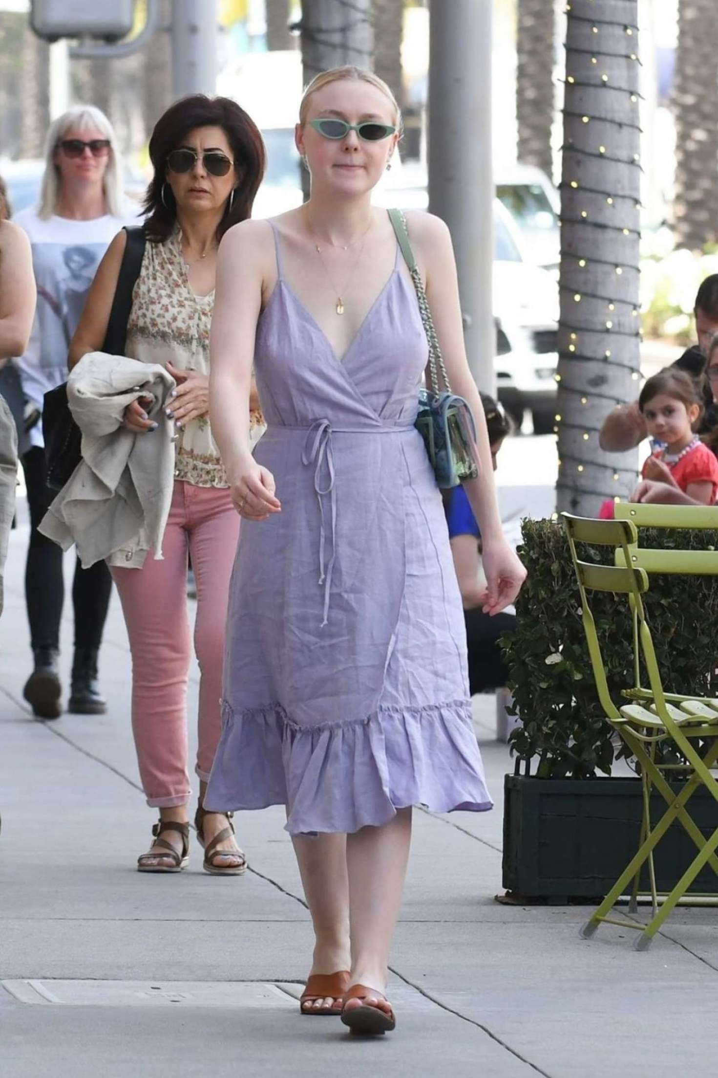 Dakota Fanning â€“ Shopping in Los Angeles