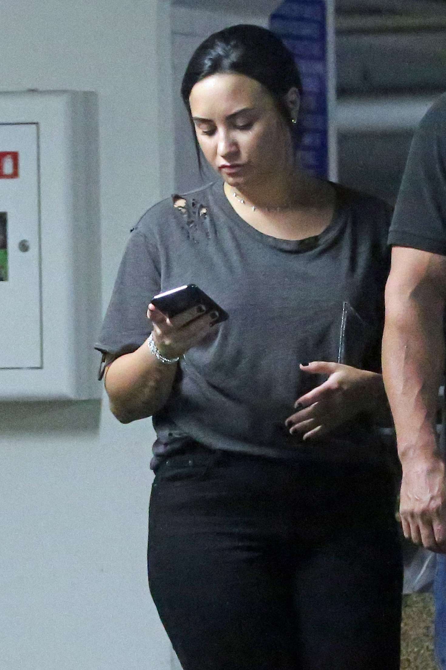 Demi Lovato â€“ Out in Los Angeles