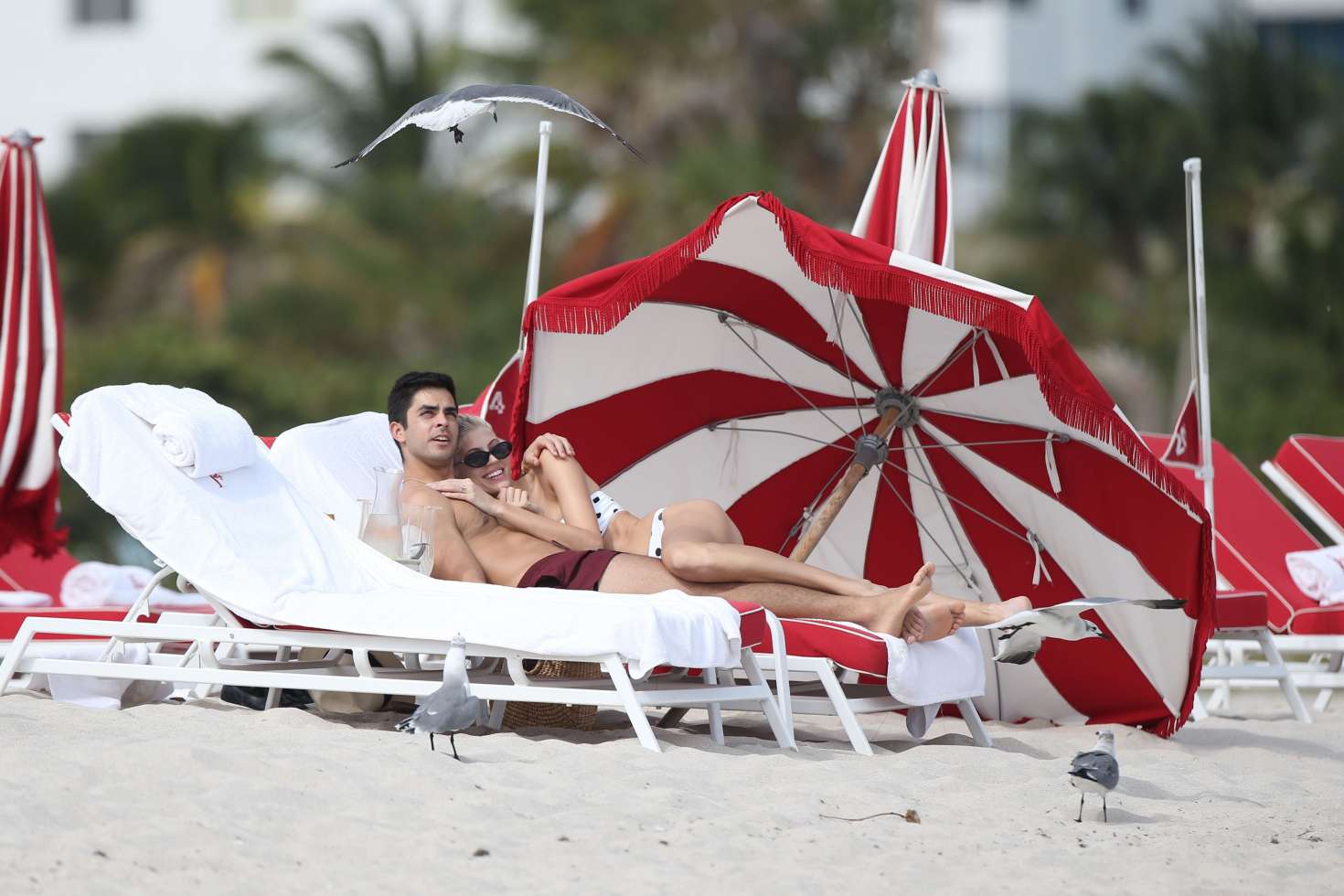 Devon Windsor in Bikini on the beach in Miami
