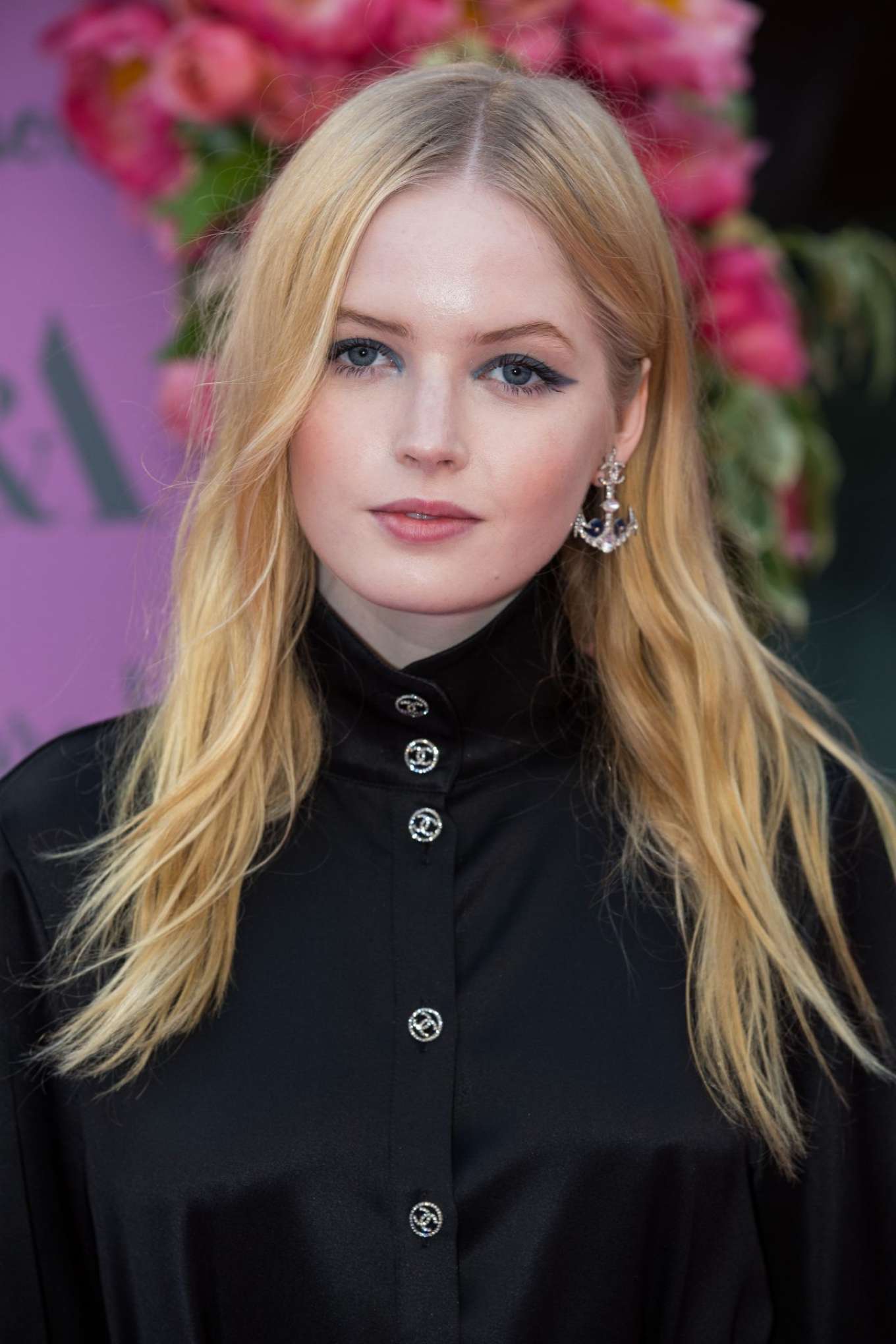 Ellie Bamber â€“ 2018 Victoria and Albert Museum Summer Party in London