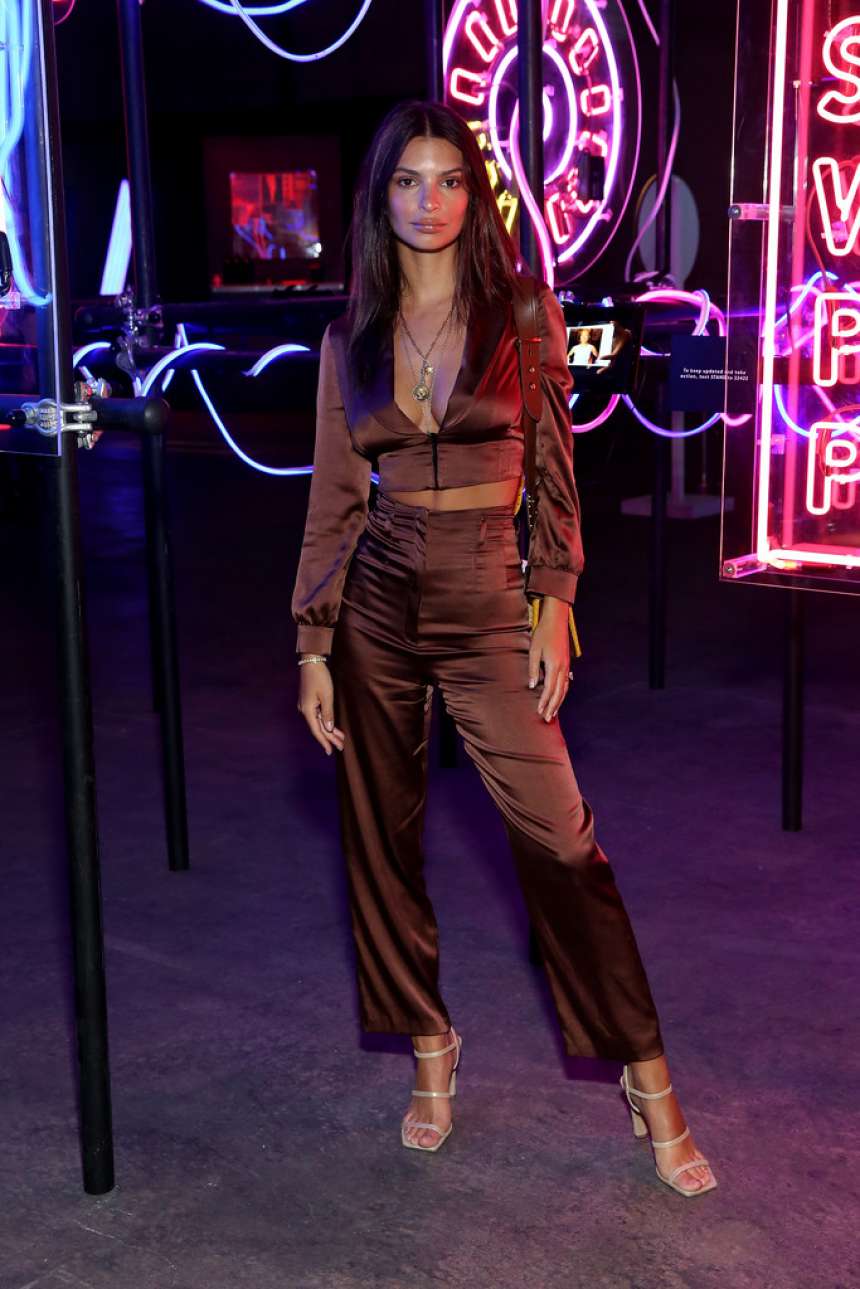 Emily Ratajkowski â€“ Refinery29â€™s 29Rooms Chicago: Turn It Into Art Opening Party