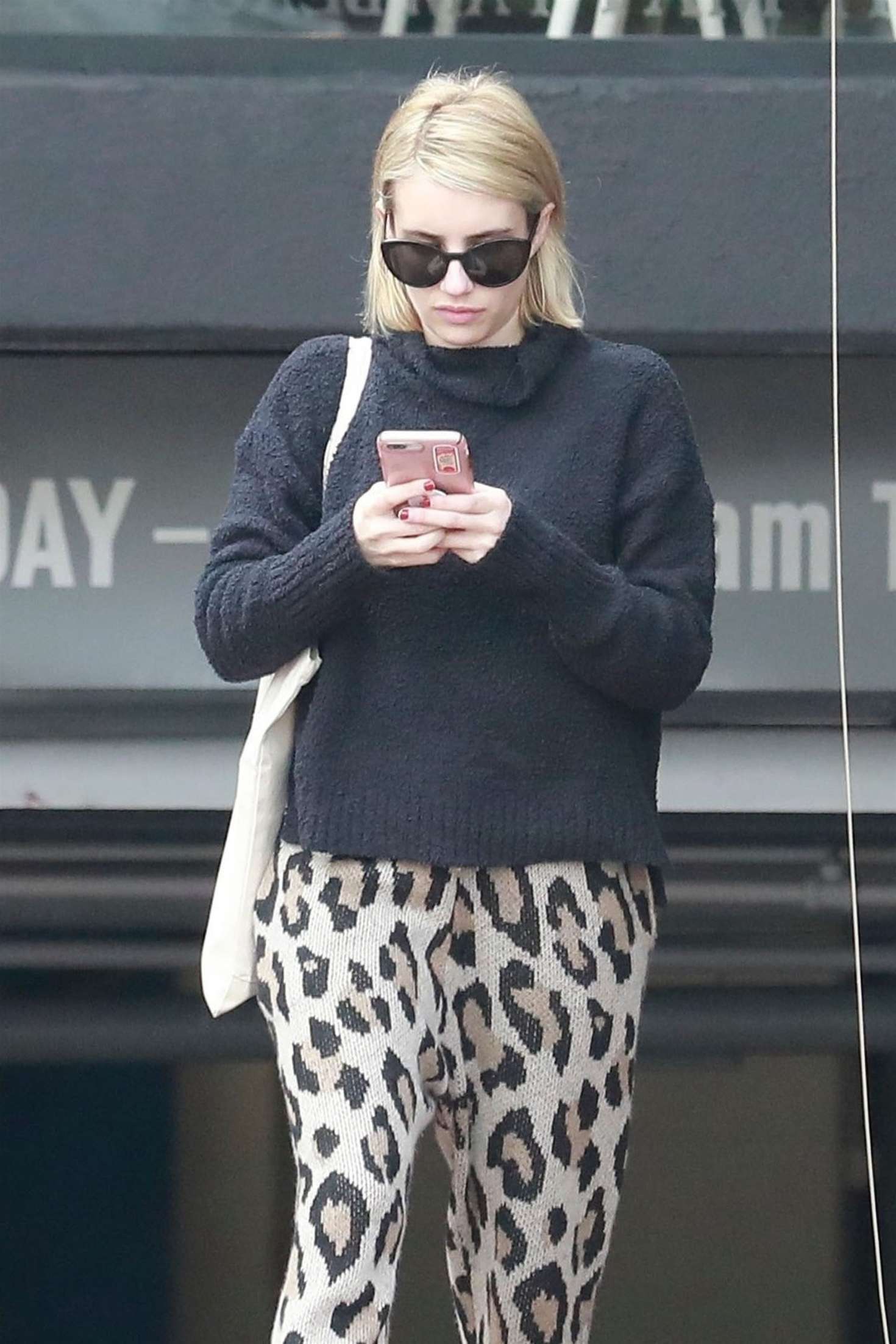 Emma Roberts â€“ Out for lunch at Cafe Gratitude in Los Angeles
