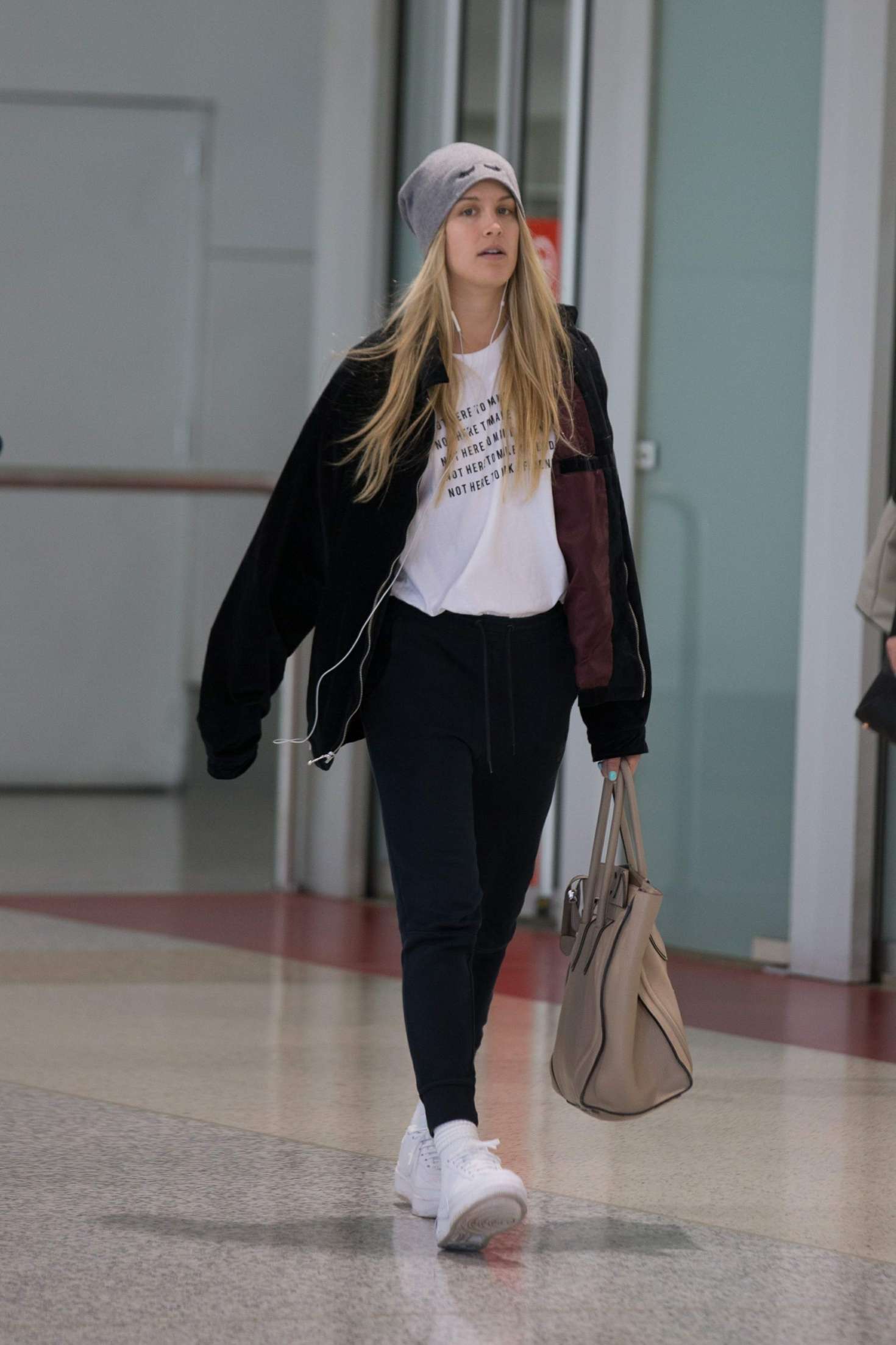 Eugenie Bouchard â€“ Arrives at Airport in Melbourne