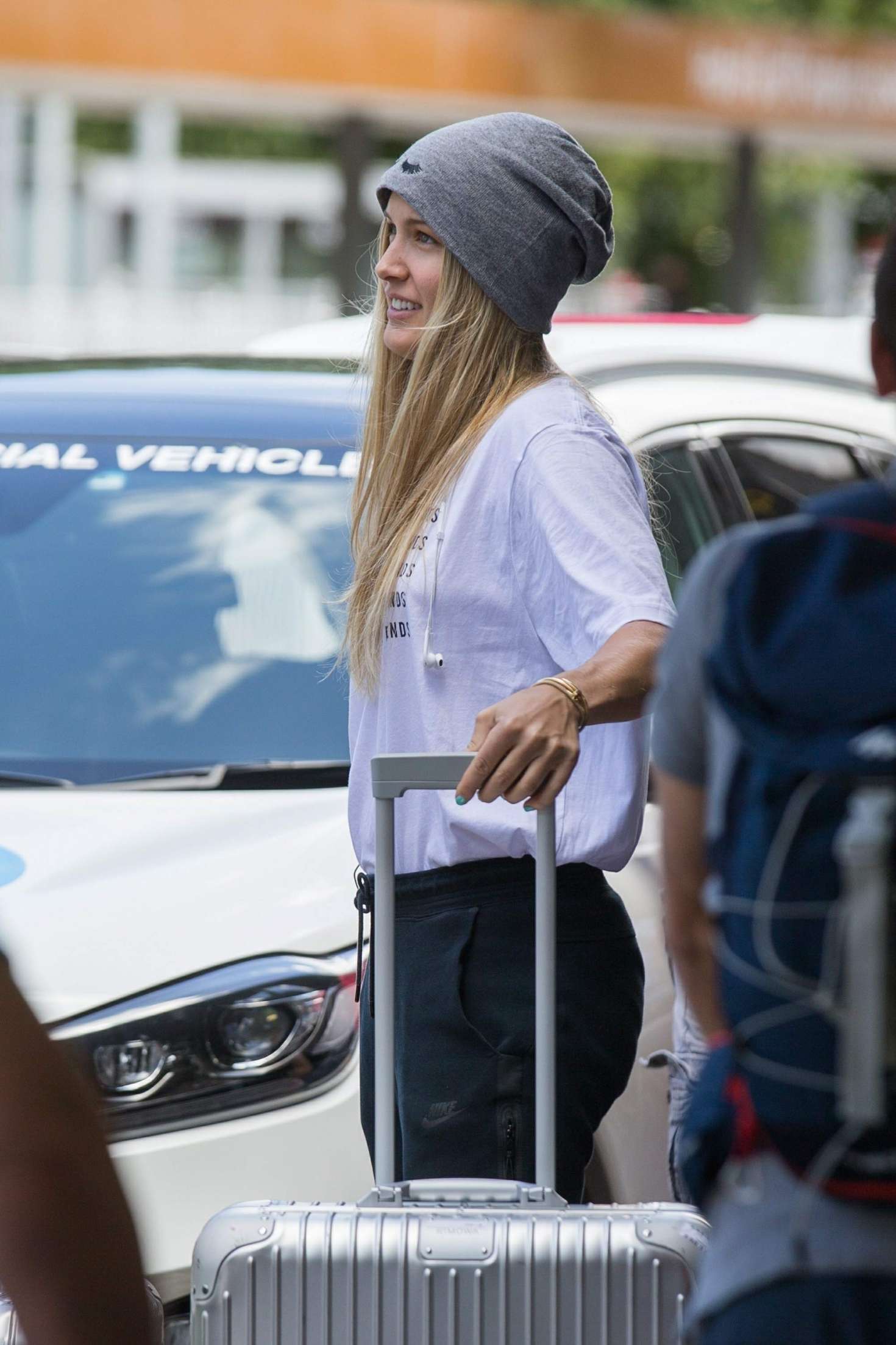 Eugenie Bouchard â€“ Arrives at Airport in Melbourne