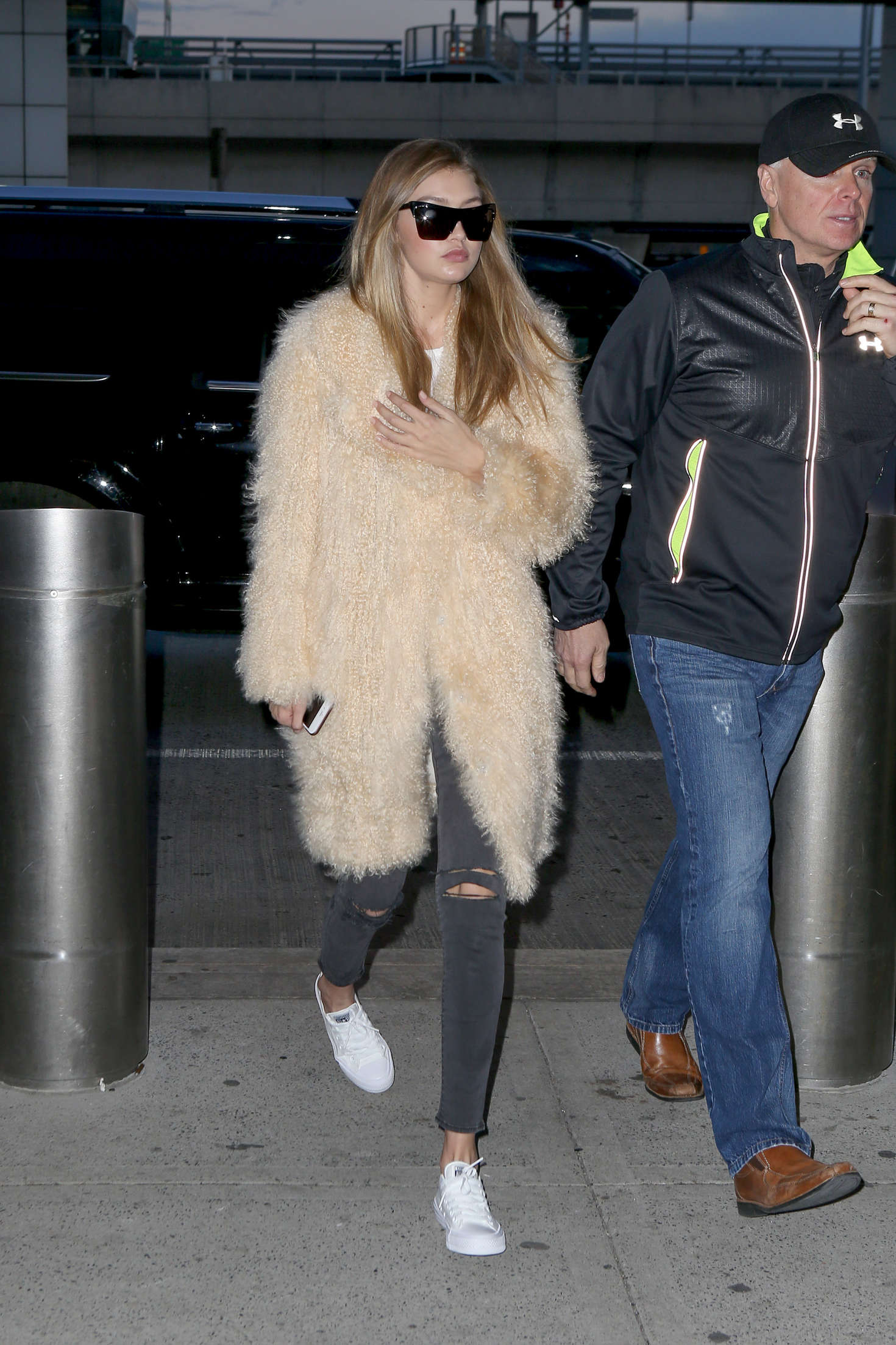 Gigi Hadid â€“ Arriving at JFK Airport in New York