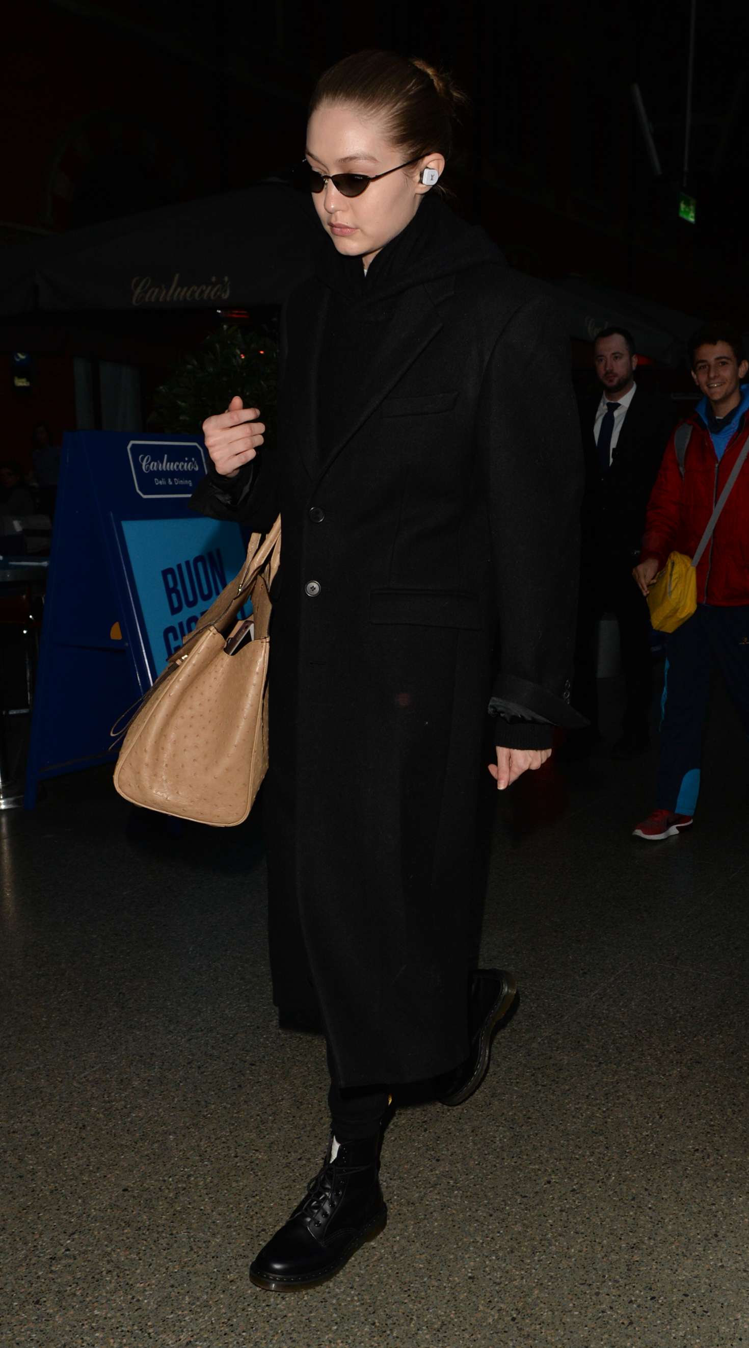 Gigi Hadid â€“ Arriving at St Pancras station in London
