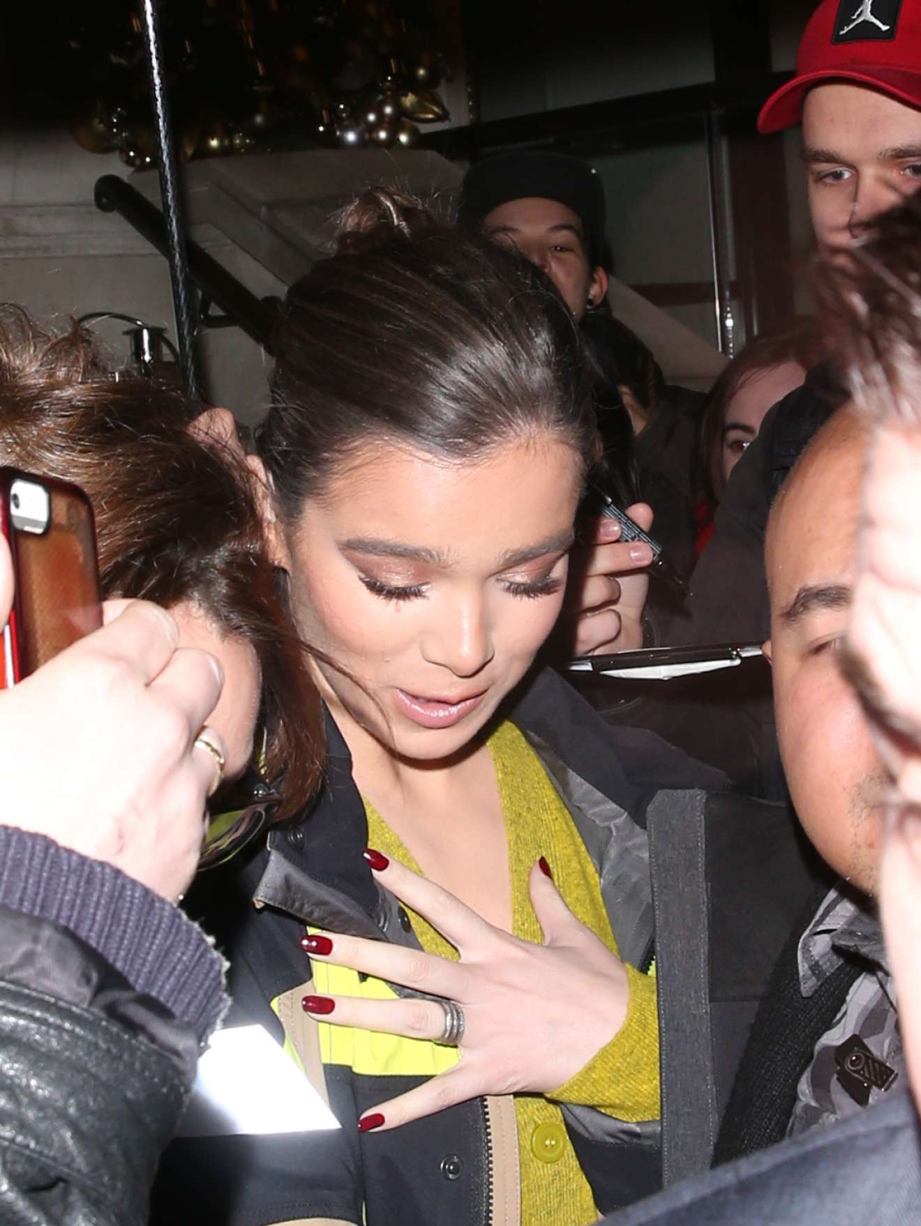 Hailee Steinfeld â€“ Seen while night out in London