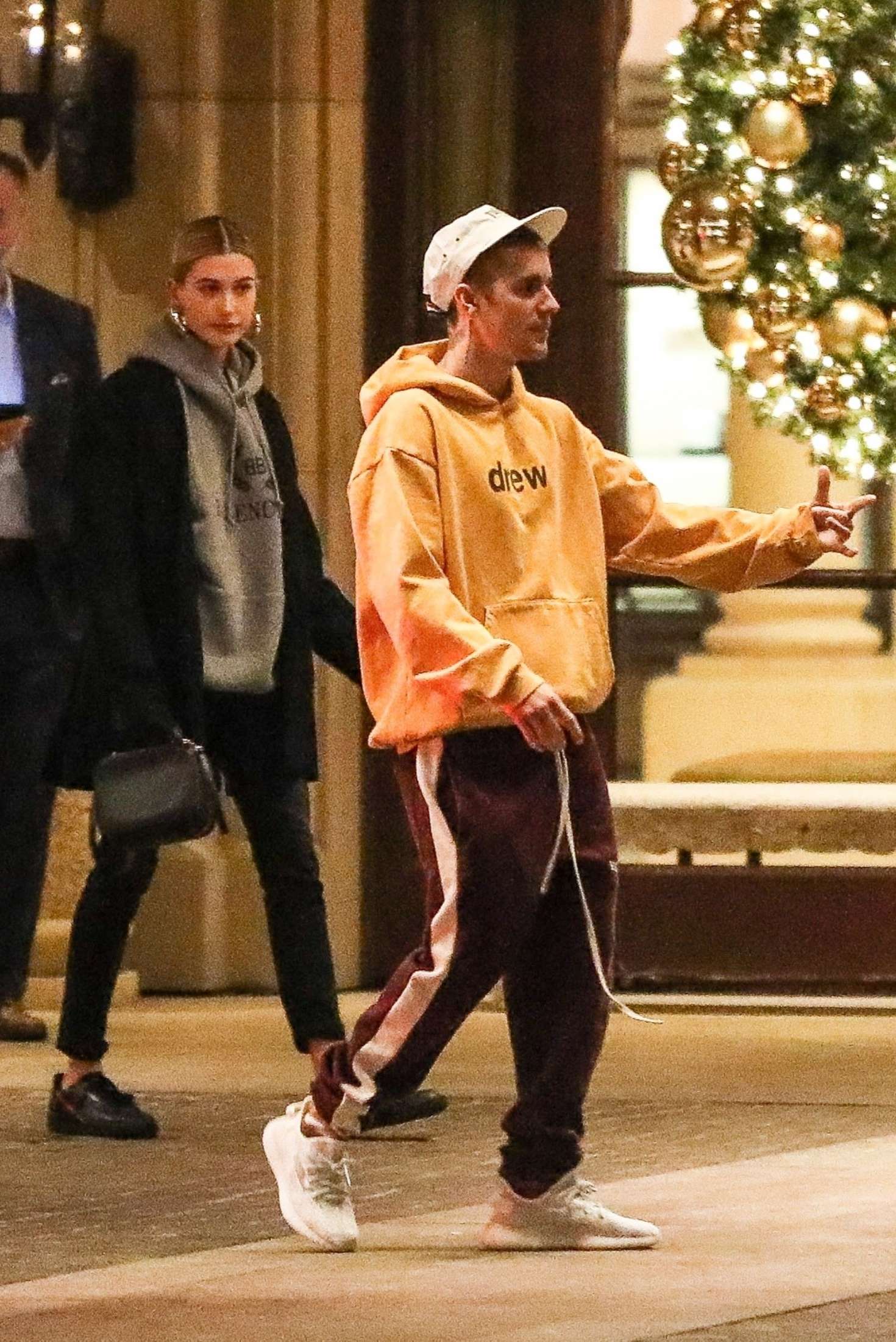 Hailey Baldwin and Justin Bieber â€“ Outside the Montage Hotel in Beverly Hills
