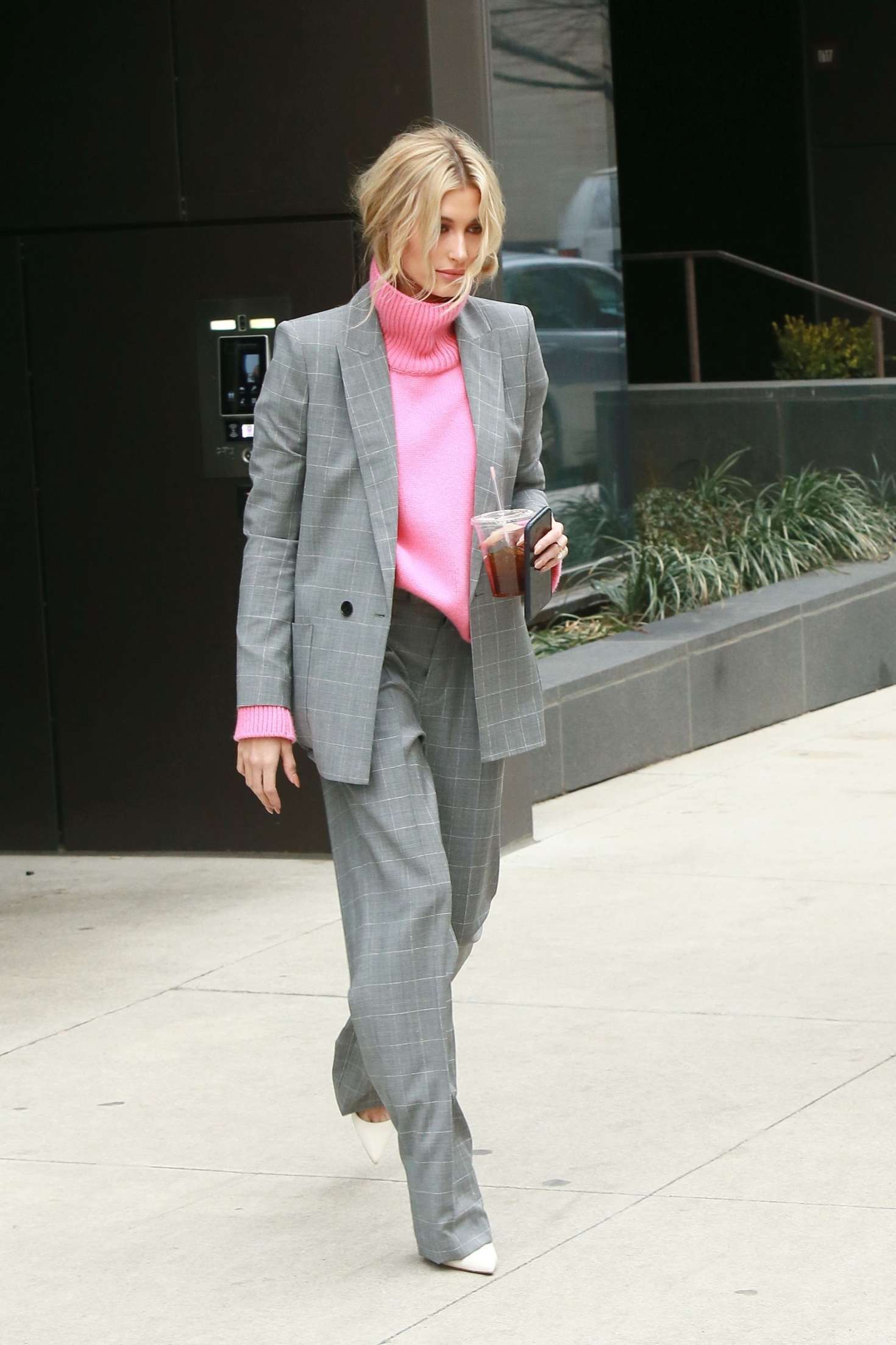 Hailey Baldwin in Grey Suit â€“ Out in NYC