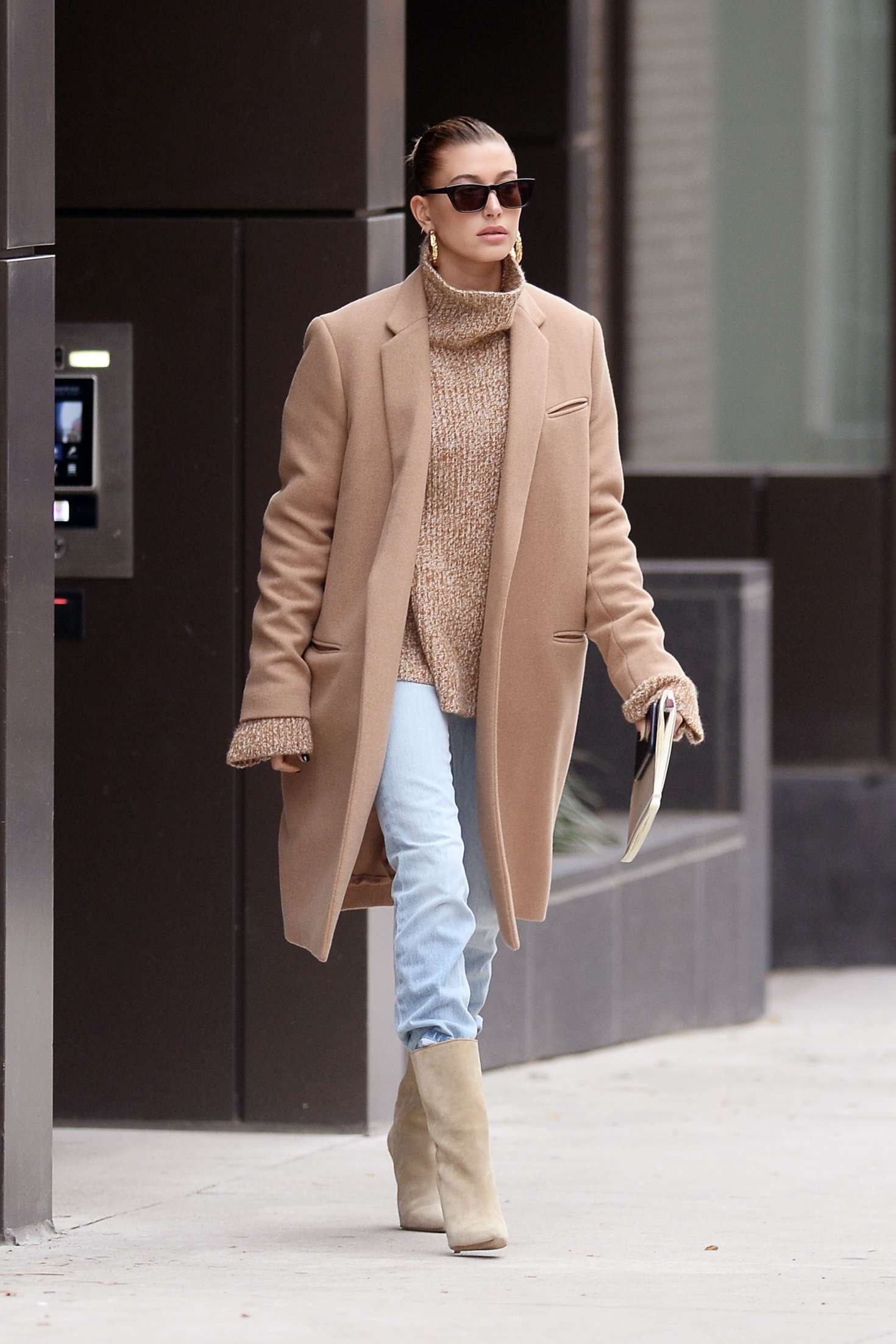 Hailey Baldwin â€“ Out and about in New York
