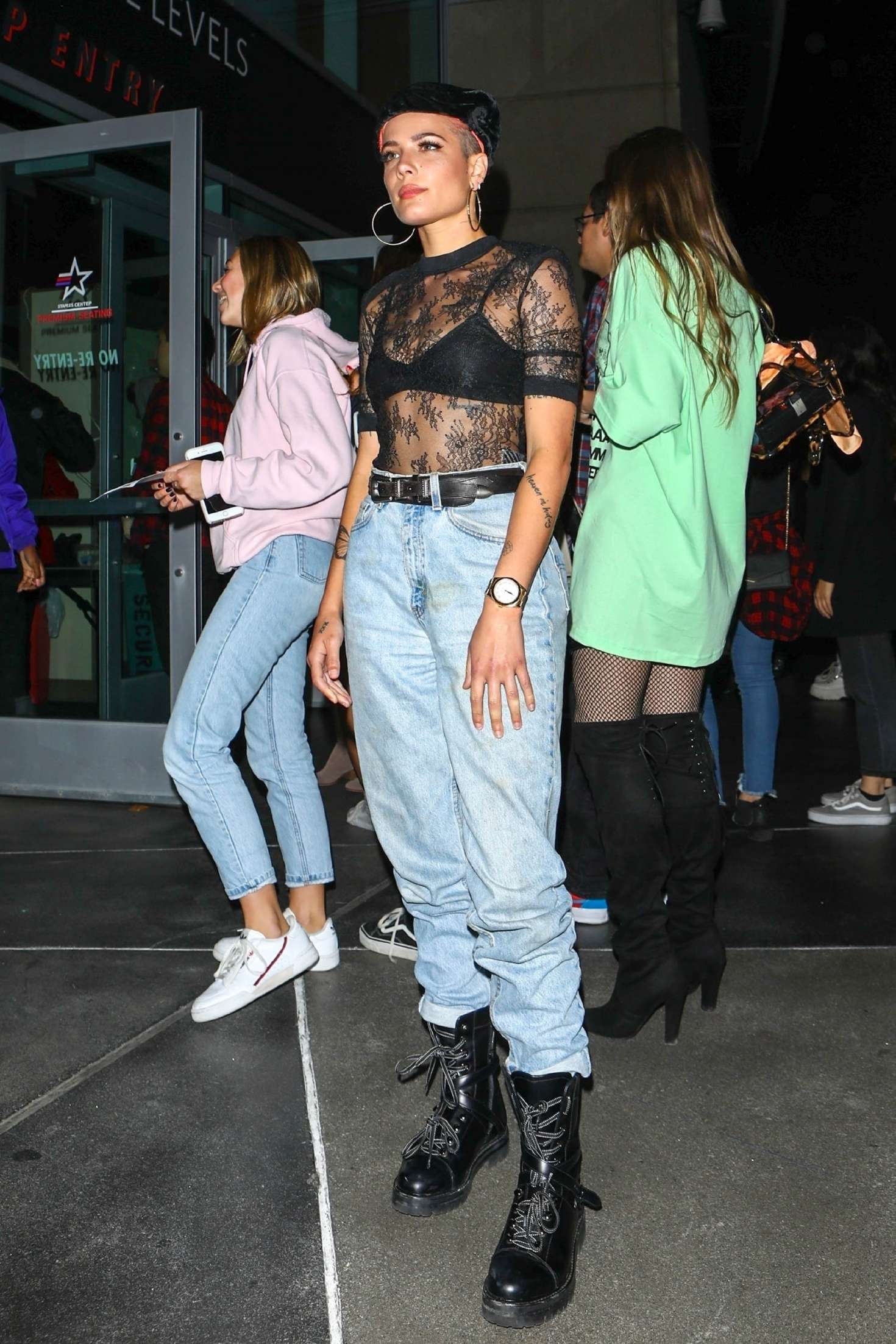 Halsey â€“ Arriving at the Migos and Drake concert in Los Angeles