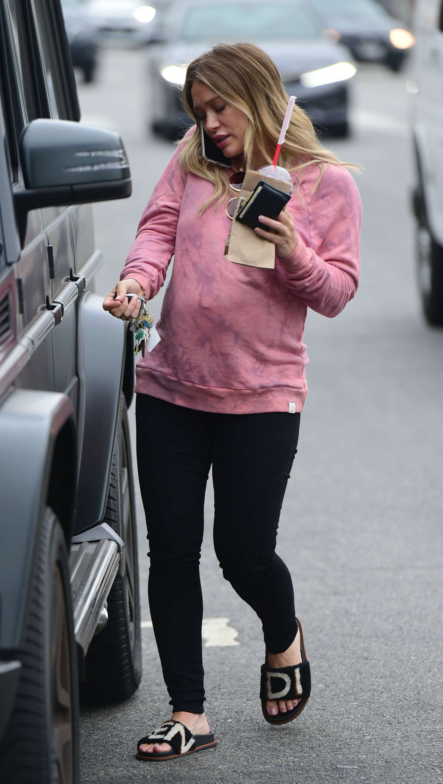 Hilary Duff â€“ Out for a breakfast in Los Angeles