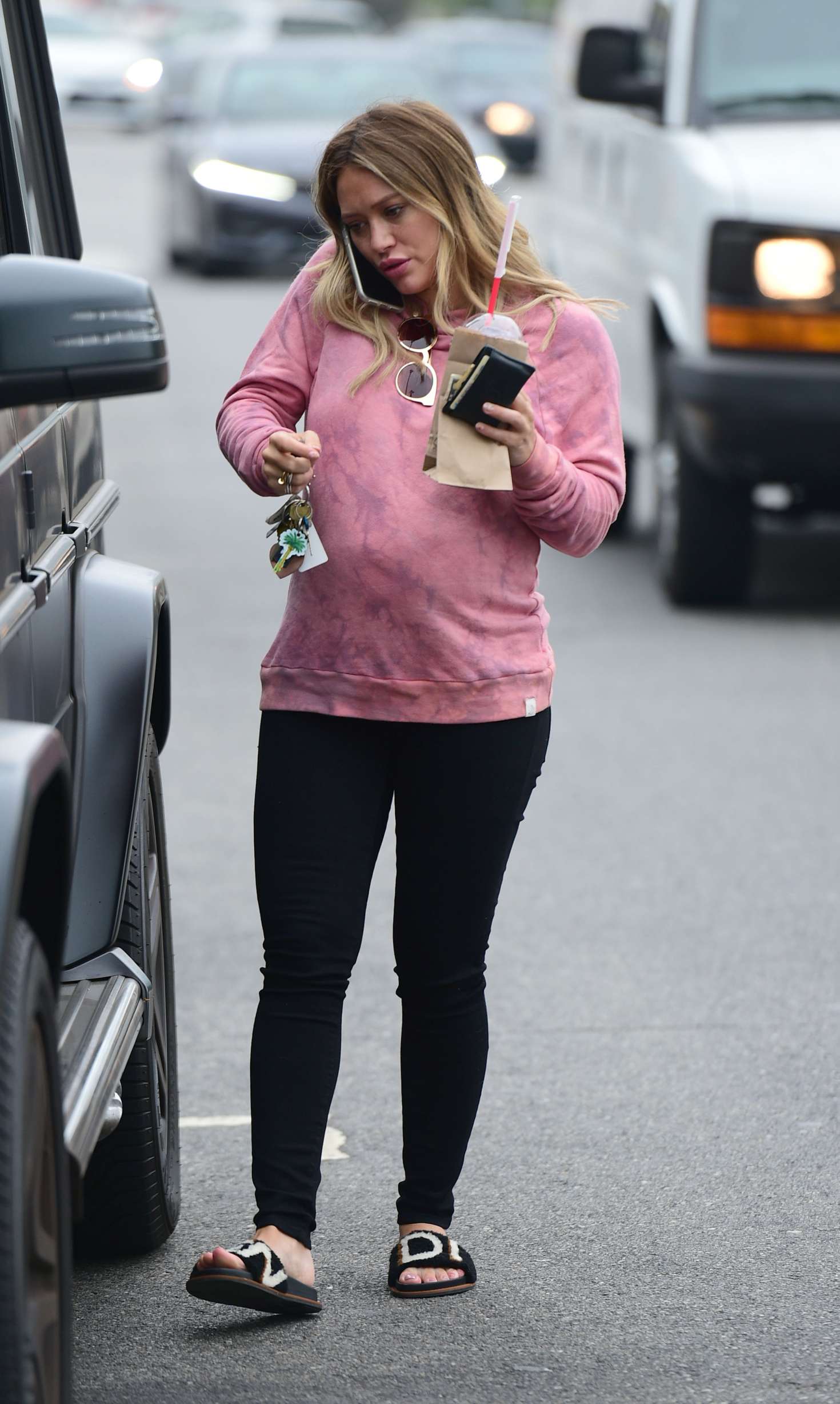 Hilary Duff â€“ Out for a breakfast in Los Angeles