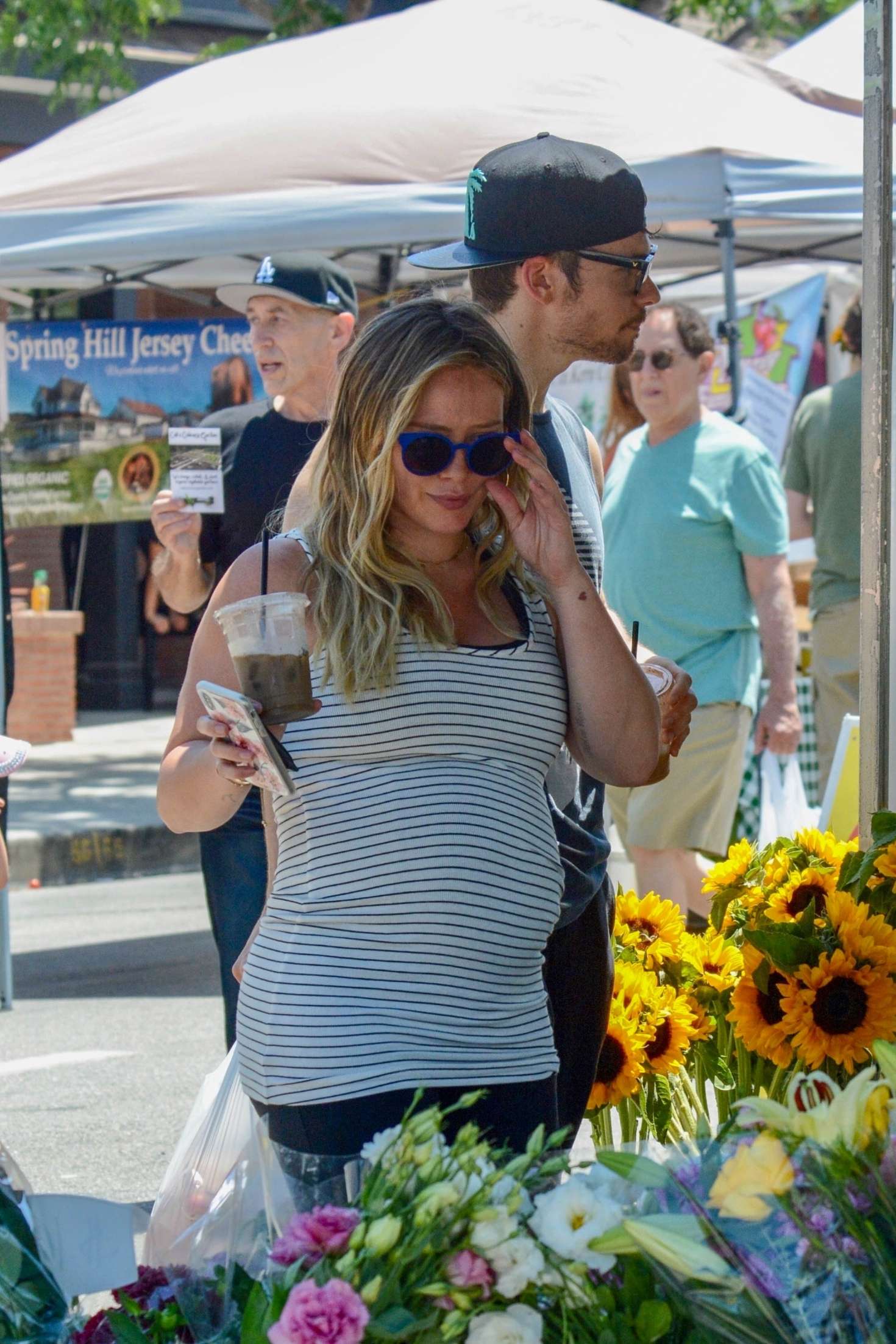 Hilary Duff â€“ Shopping at the Farmerâ€™s Market in Los Angeles