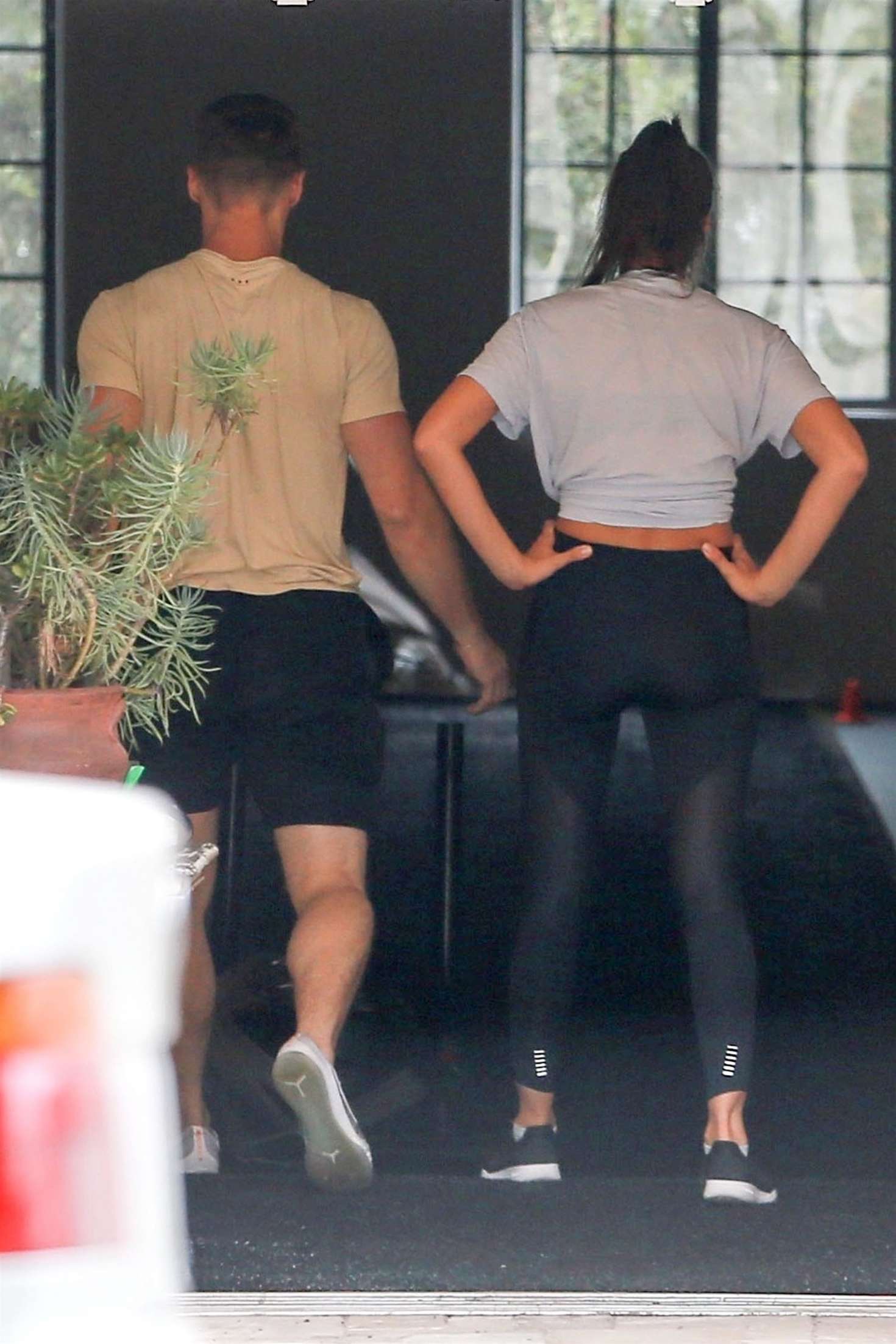 Irina Shayk â€“ Working out with her personal trainer at a gym in LA