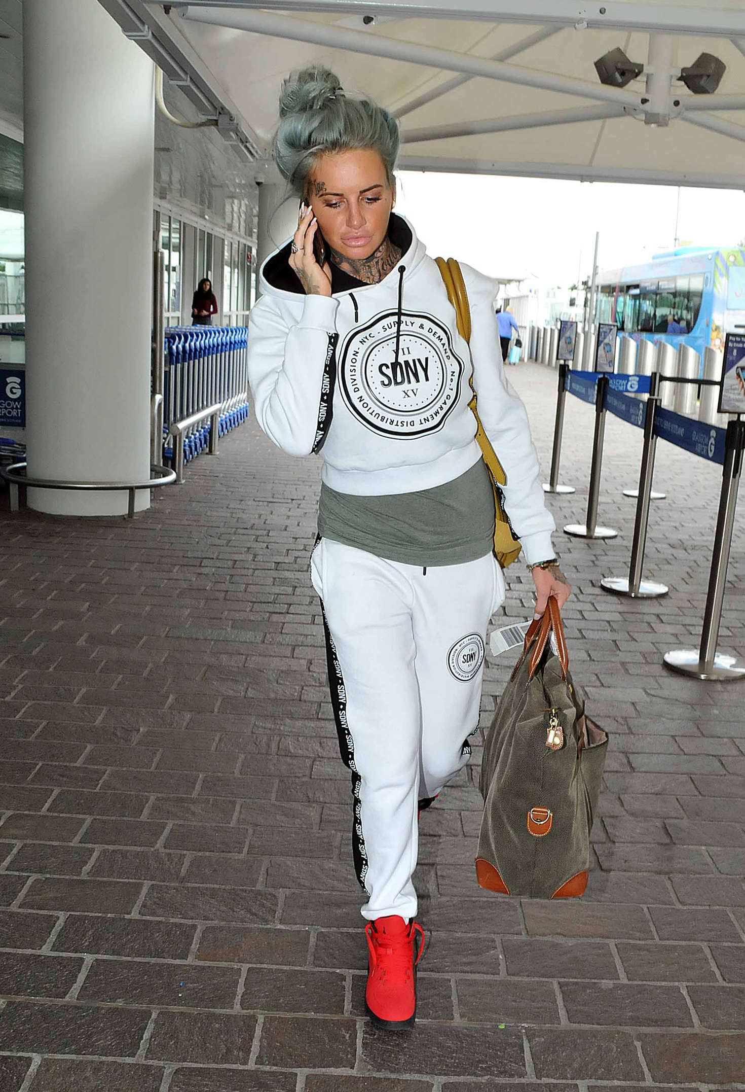 Jemma Lucy â€“ Arriving at Airport in Glasgow