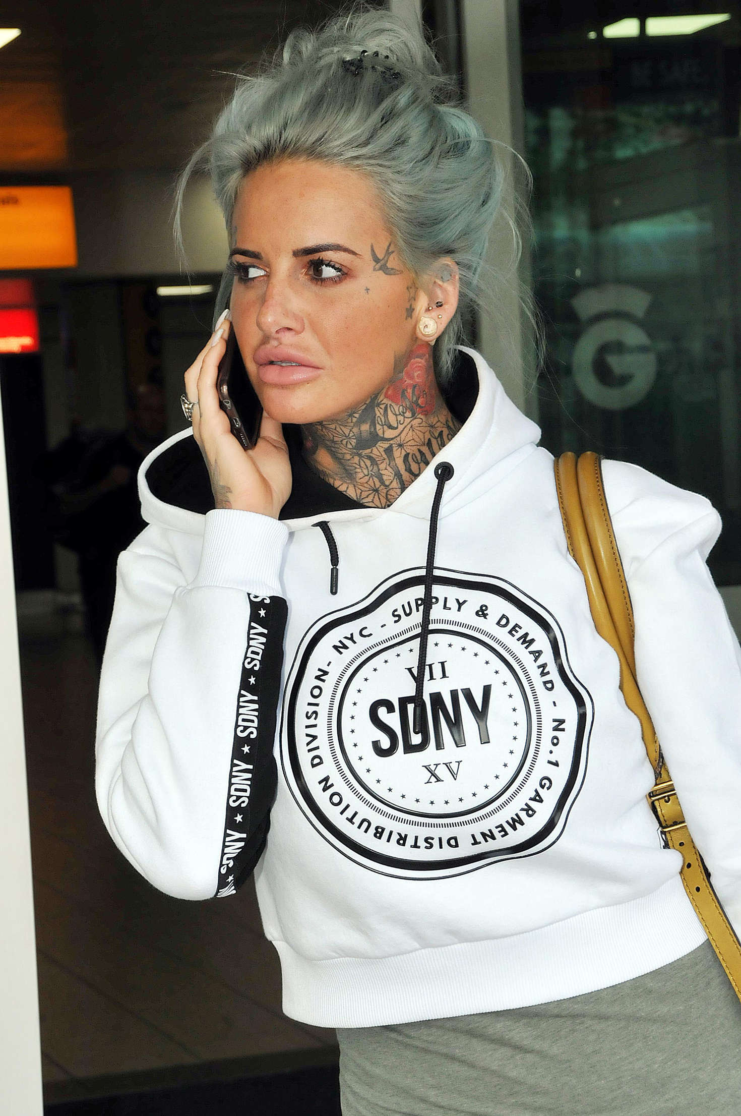 Jemma Lucy â€“ Arriving at Airport in Glasgow