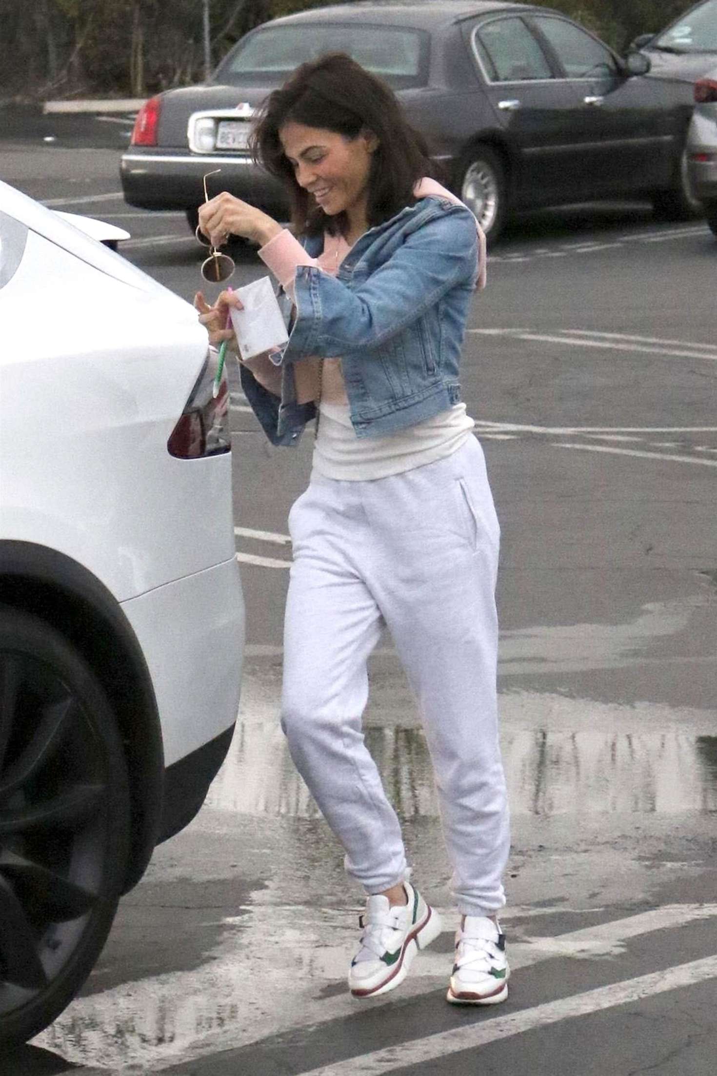 Jenna Dewan â€“ Grabs lunch in Studio City
