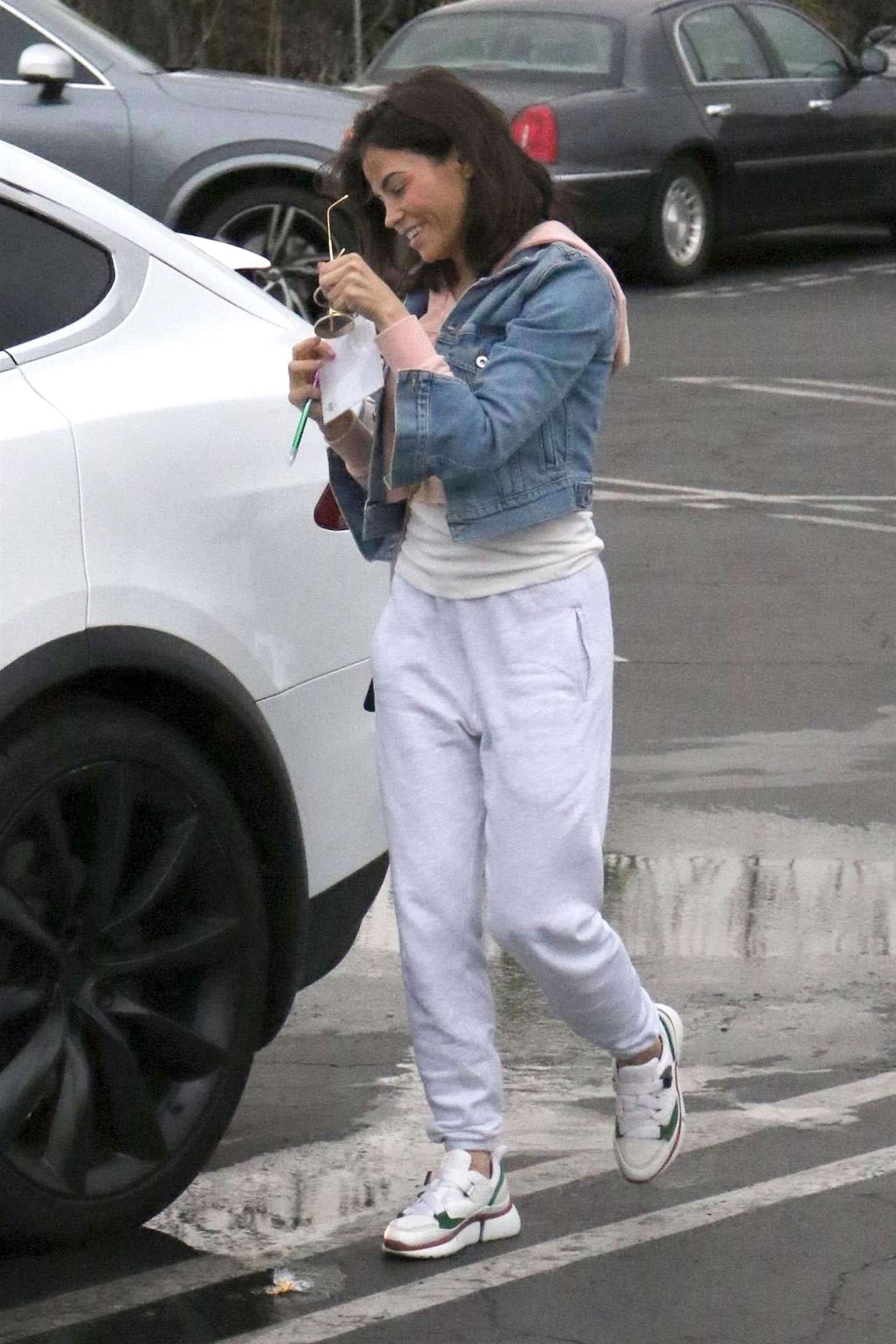 Jenna Dewan â€“ Grabs lunch in Studio City