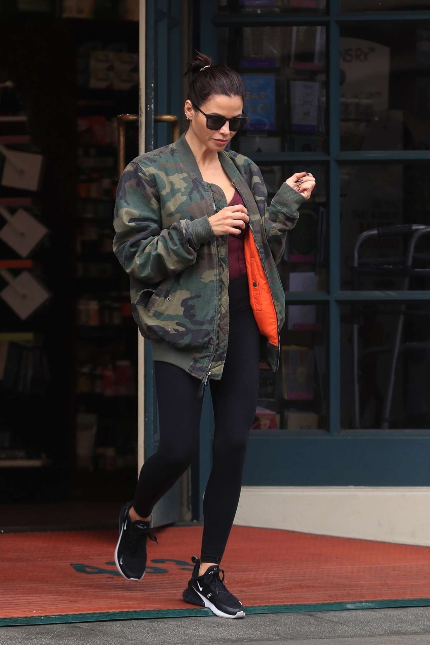 Jenna Dewan â€“ Leaving a pharmacy in Beverly Hills