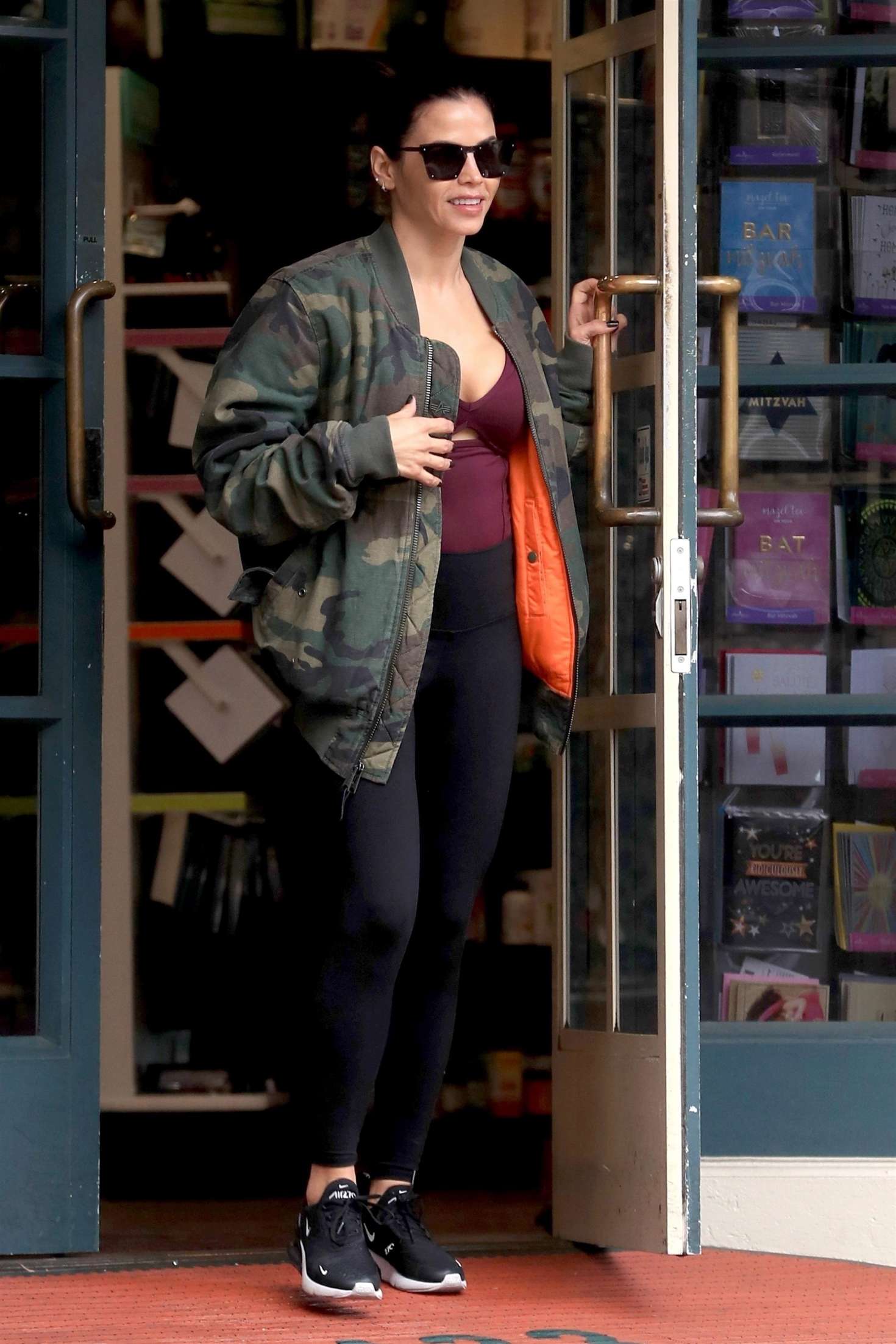 Jenna Dewan â€“ Leaving a pharmacy in Beverly Hills