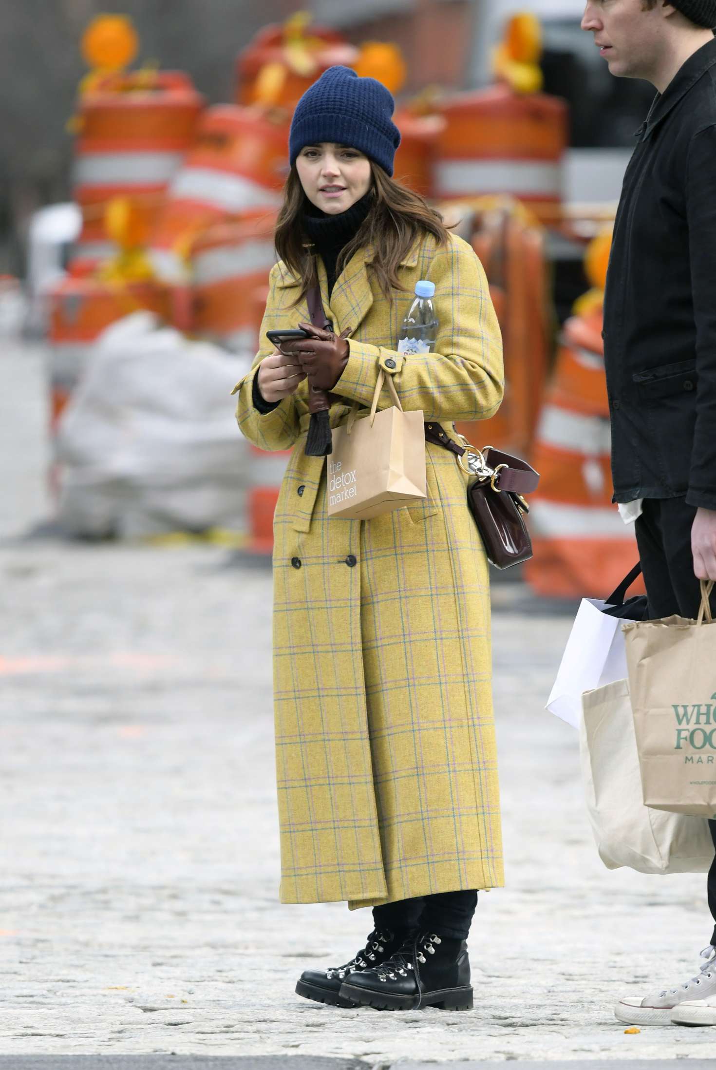 Jenna Louise Coleman â€“ Shopping at Wholefoods and Detox Market in NYC