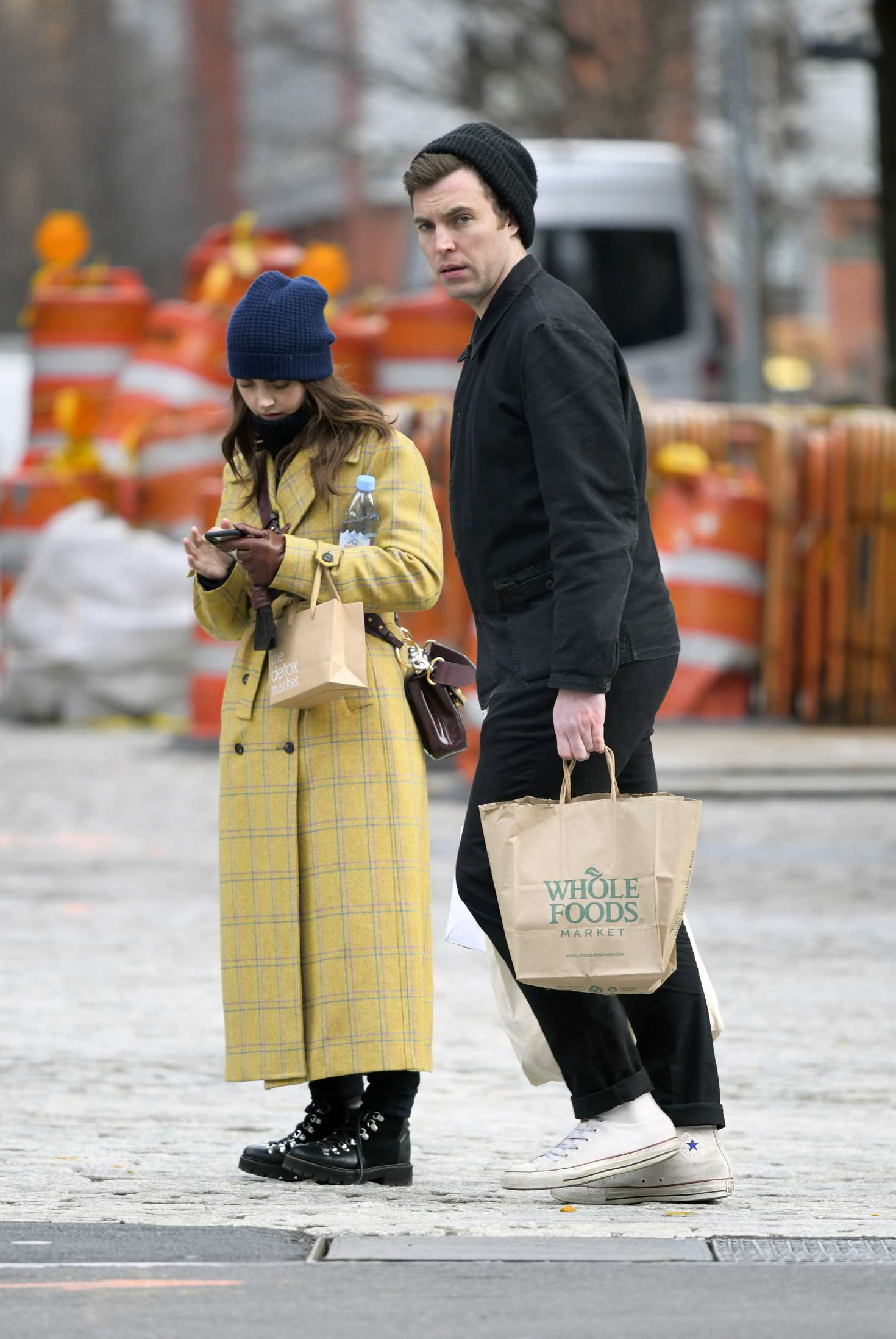 Jenna Louise Coleman â€“ Shopping at Wholefoods and Detox Market in NYC