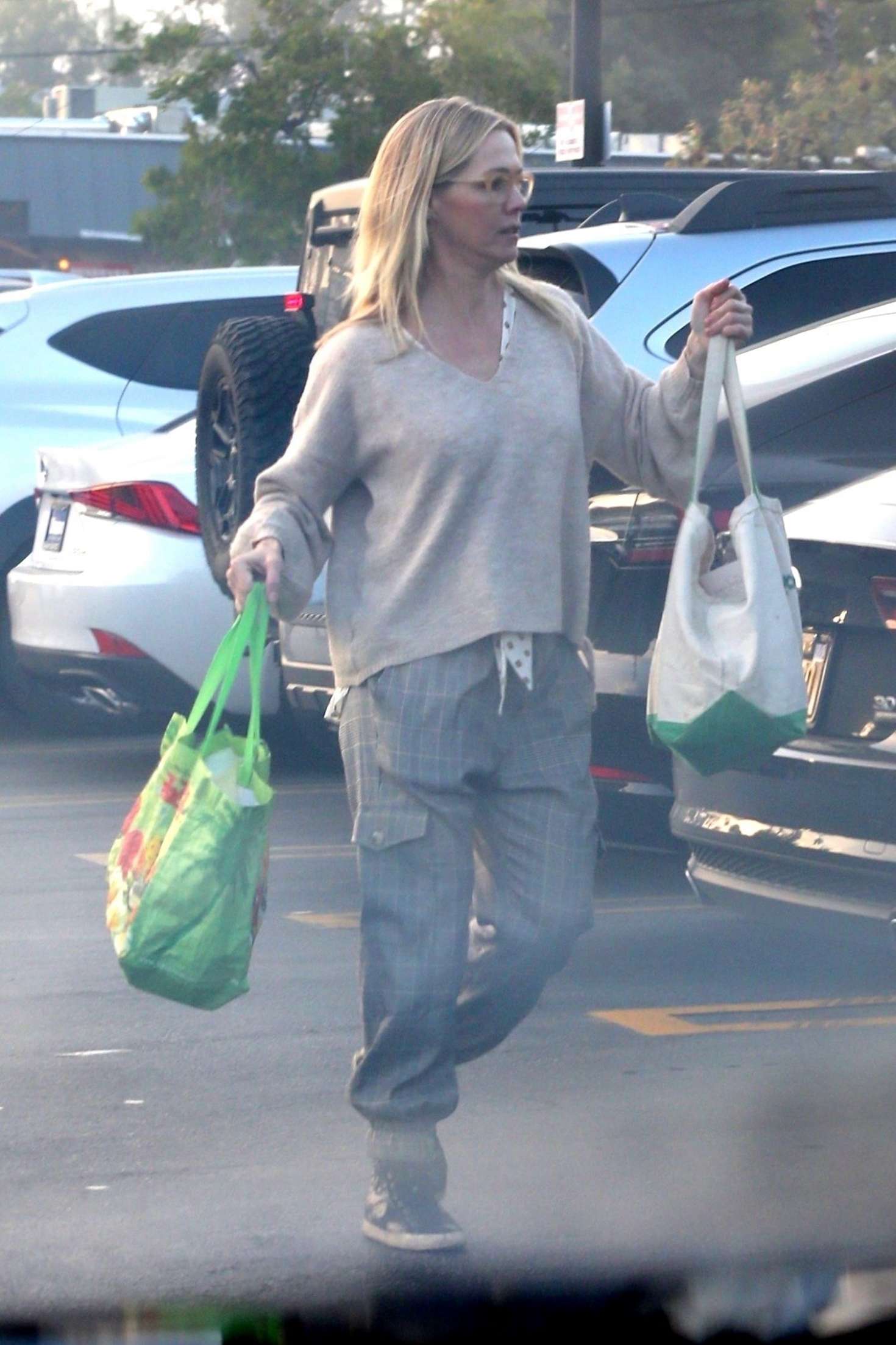 Jennie Garth â€“ Christmas Shopping in Los Angeles
