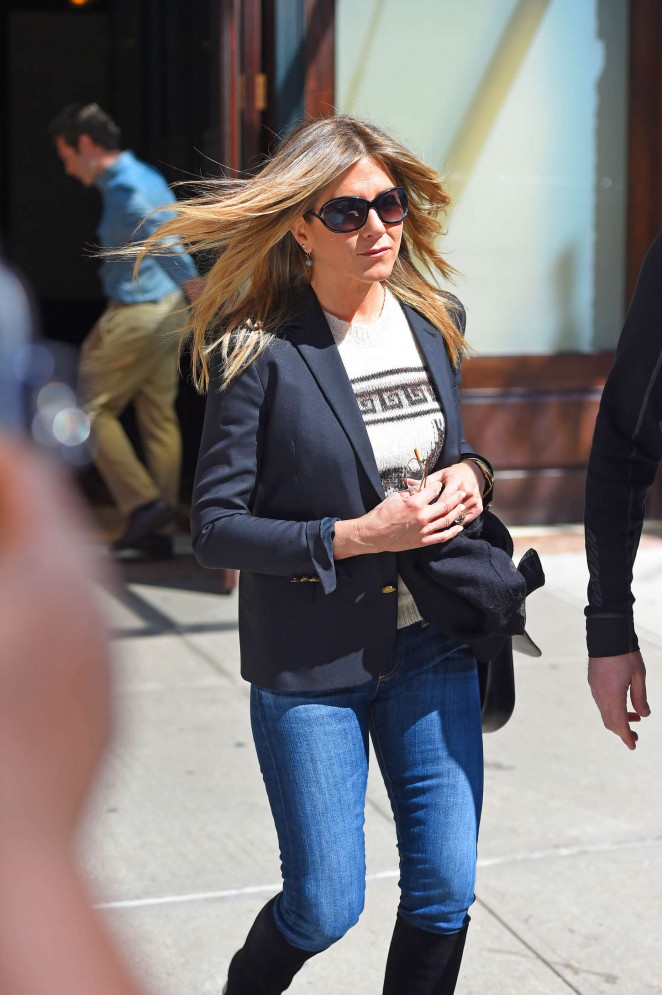 Jennifer Aniston Ass In Jeans 119
