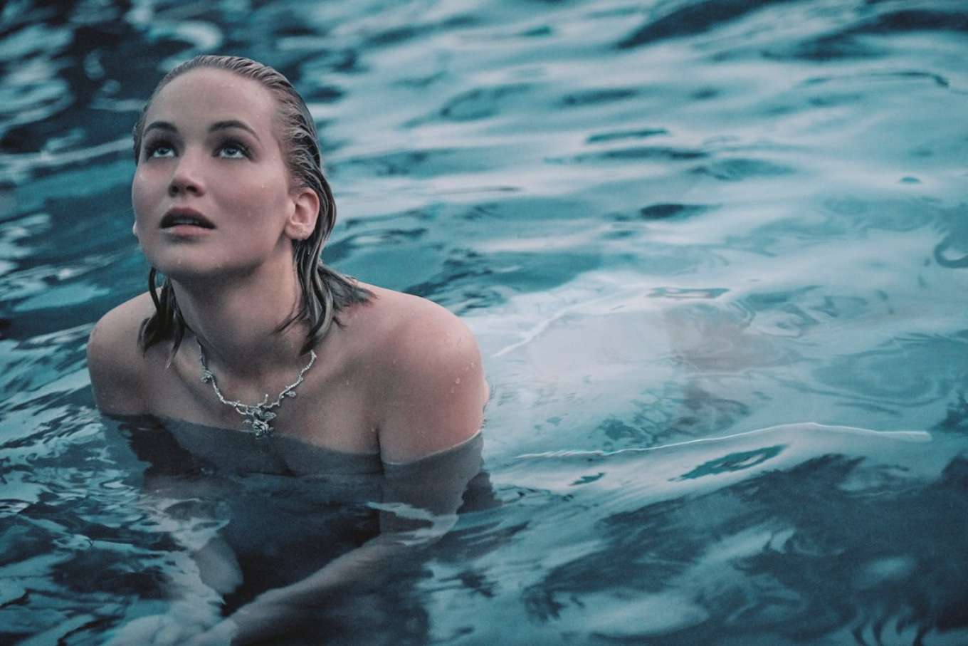 Jennifer Lawrence â€“ Diorâ€™s New Fragrance â€˜Joyâ€™ 2018 (Behind the scenes)