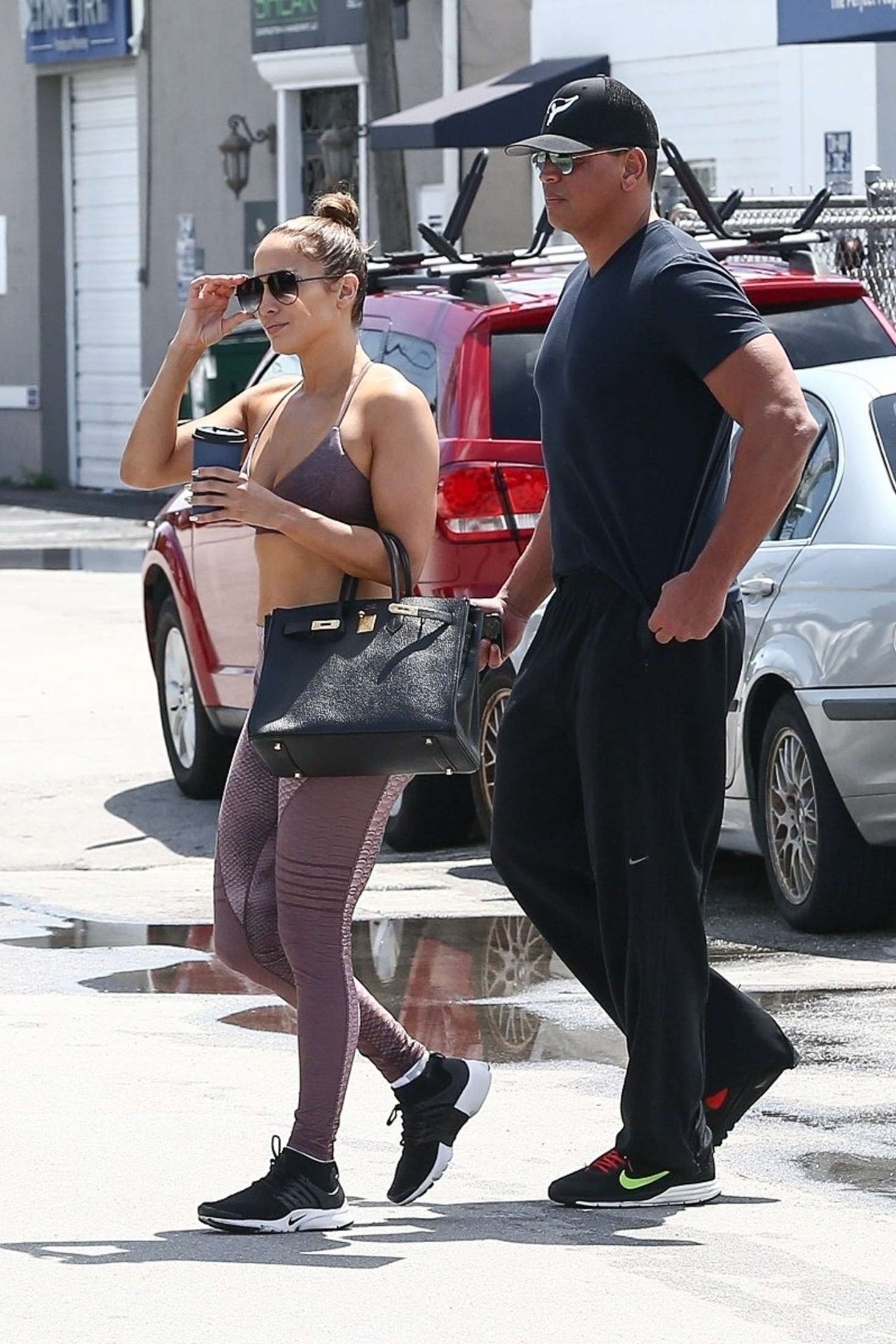 Jennifer Lopez â€“ Heads to gym in Miami