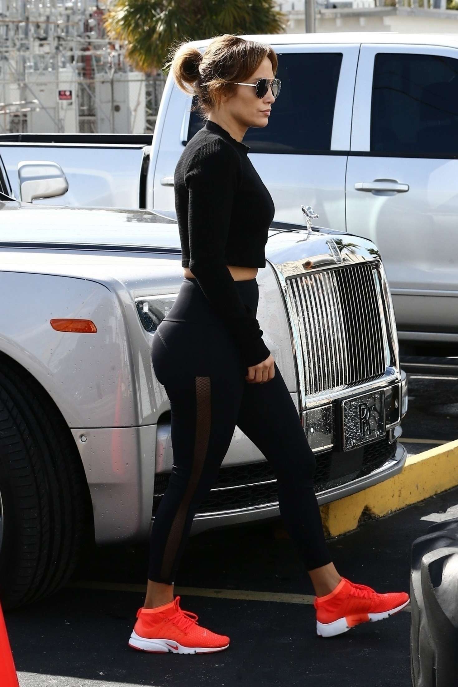 Jennifer Lopez in Black Tights â€“ Heads to the gym in Miami