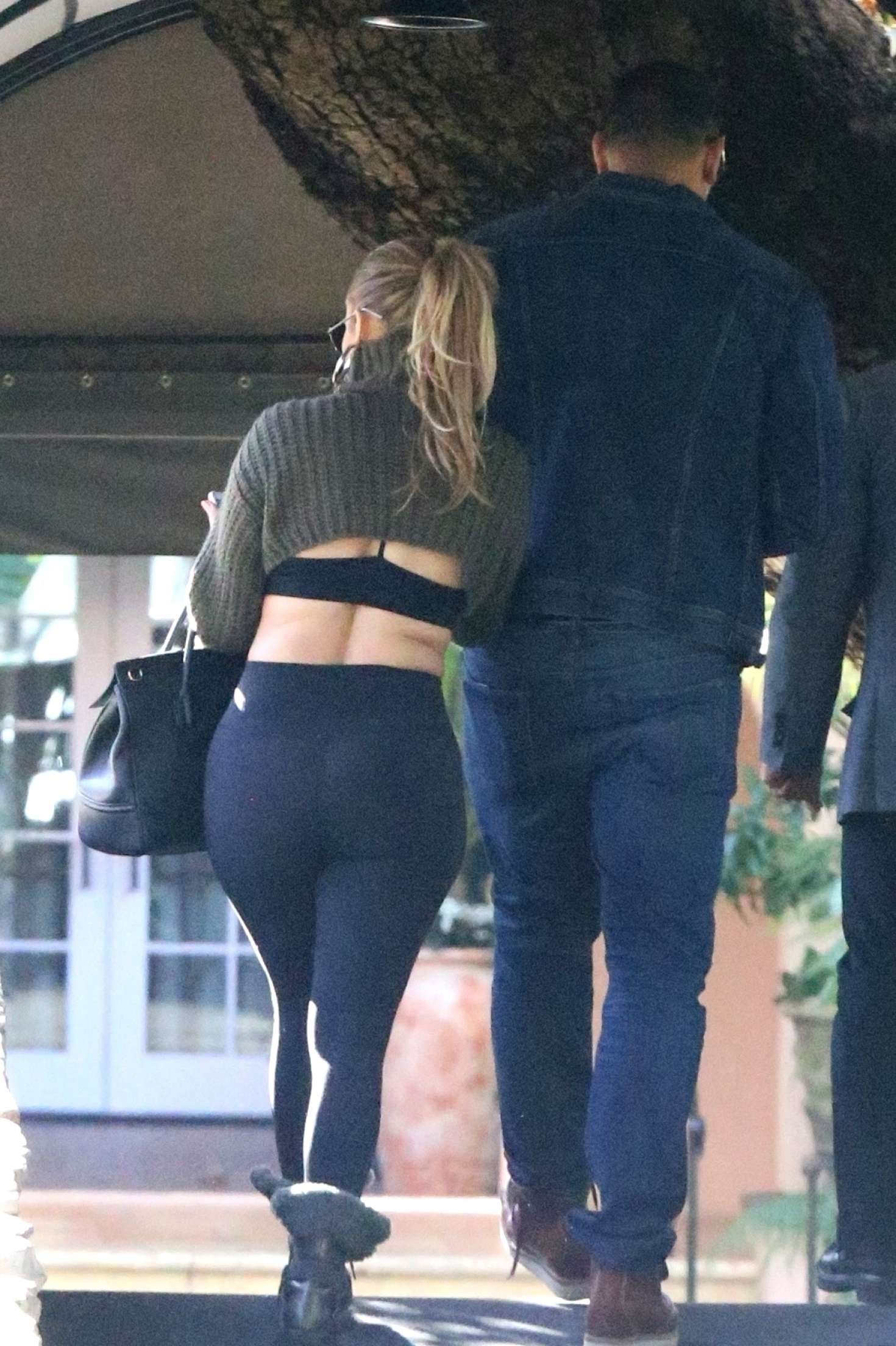 Jennifer Lopez Booty in Jeans while out in NY - SAWFIRST 