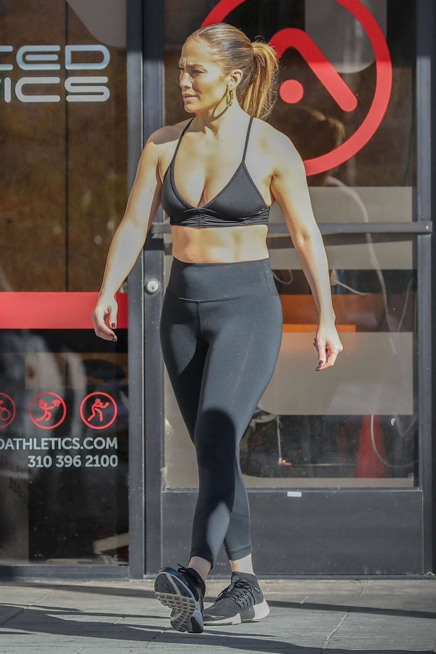 Jennifer Lopez in Tights â€“ Heads to the gym in Venice Beach