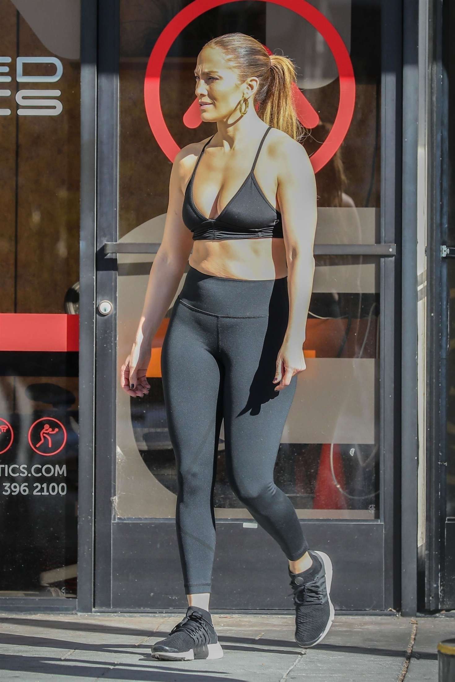 Jennifer Lopez in Tights â€“ Heads to the gym in Venice Beach
