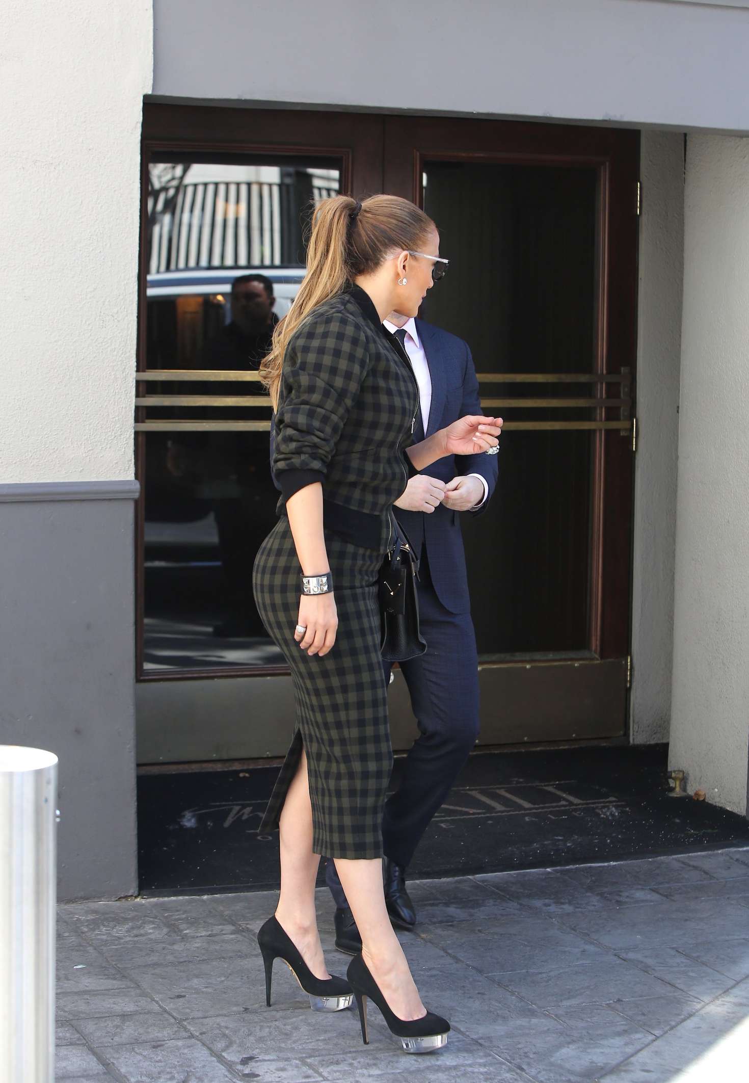 Jennifer Lopez â€“ Leaving The Grill Restaurant in Beverly Hills